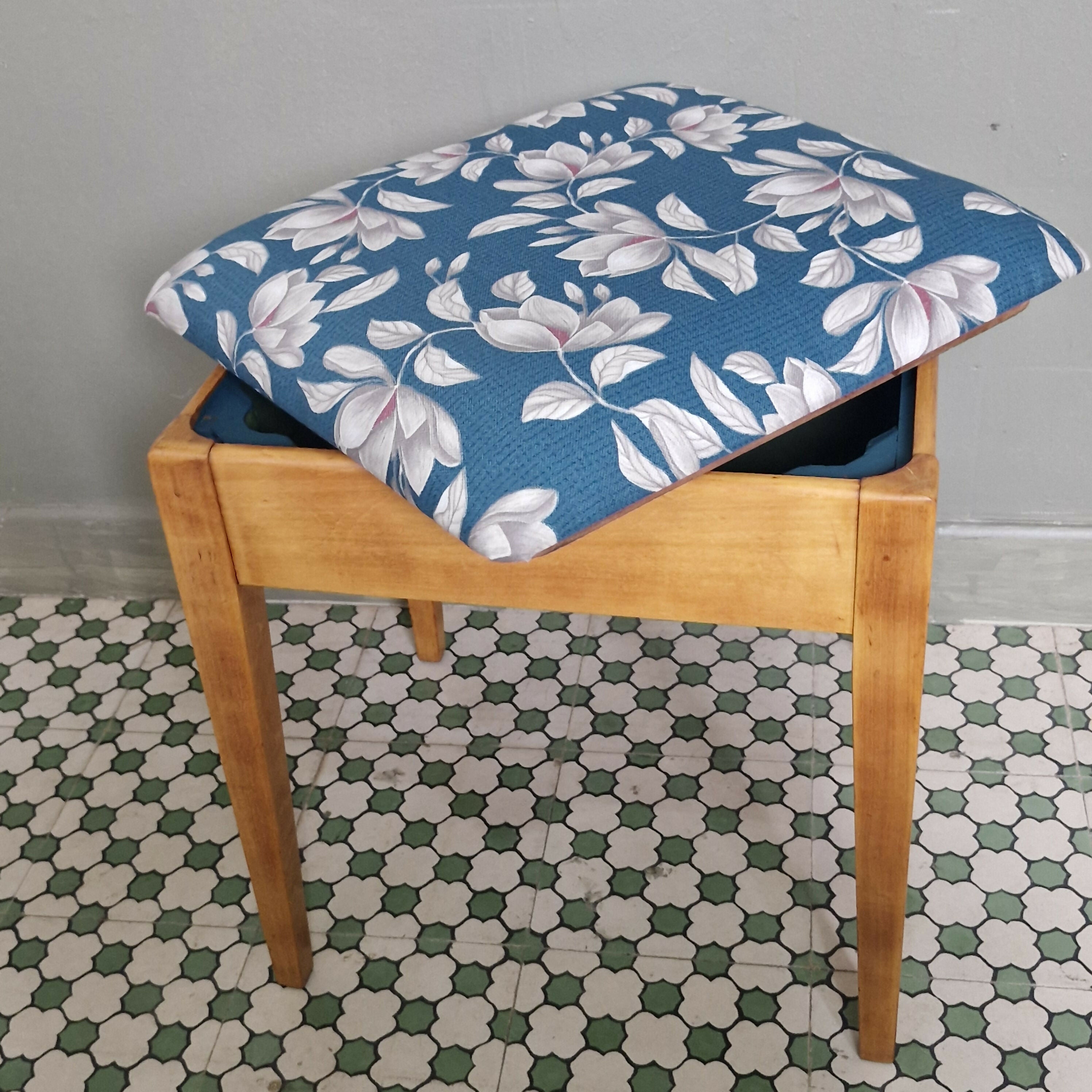 Banqueta de Costureira.