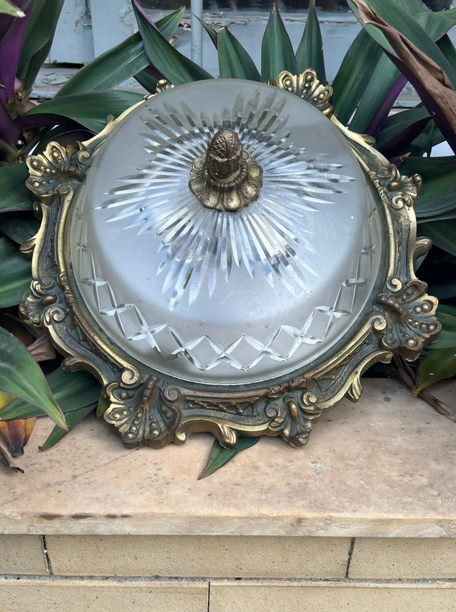 Lustre de teto de bronze e vidro decorado