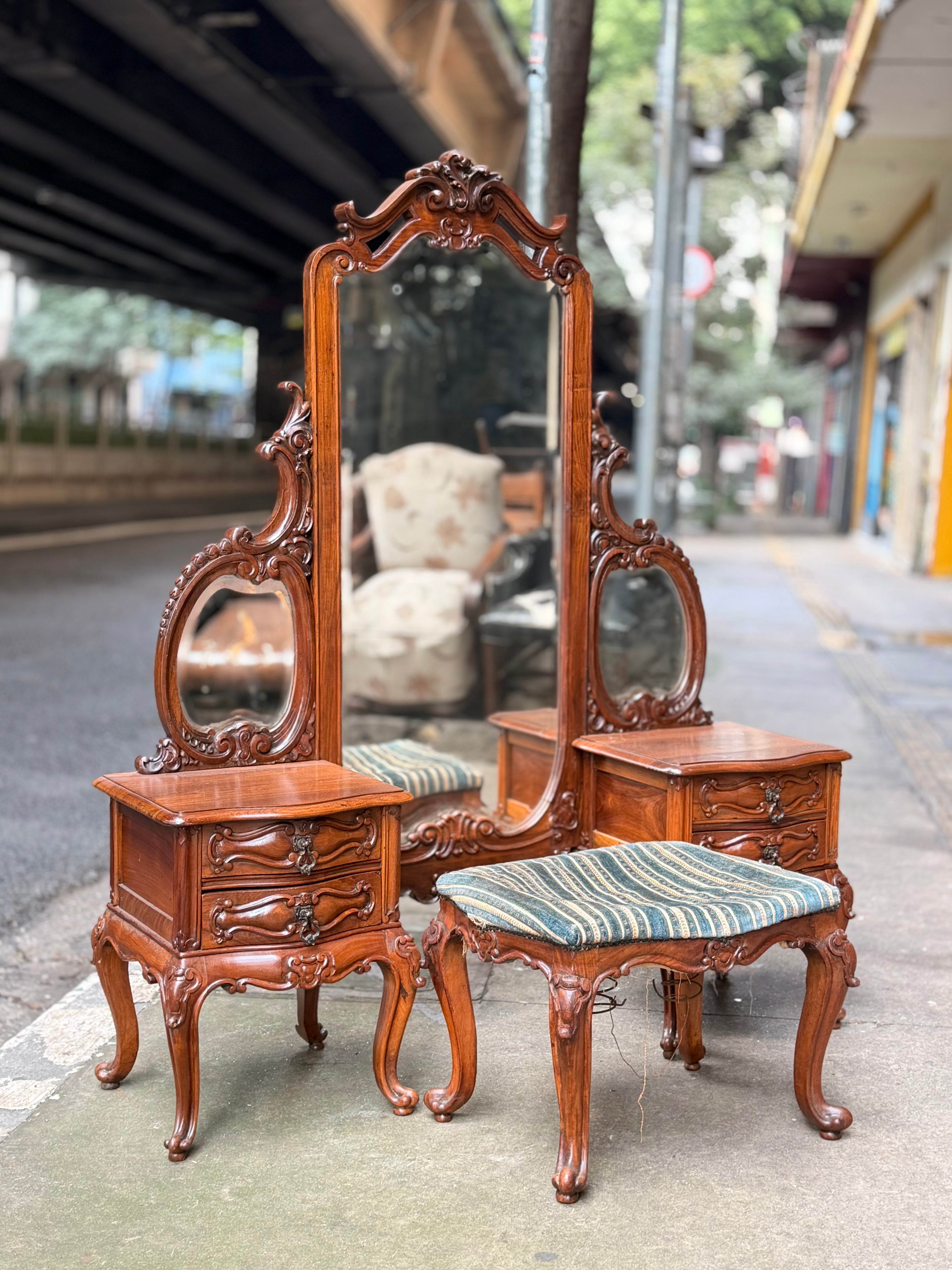 Rara Penteadeira toda em Jacarandá maciço