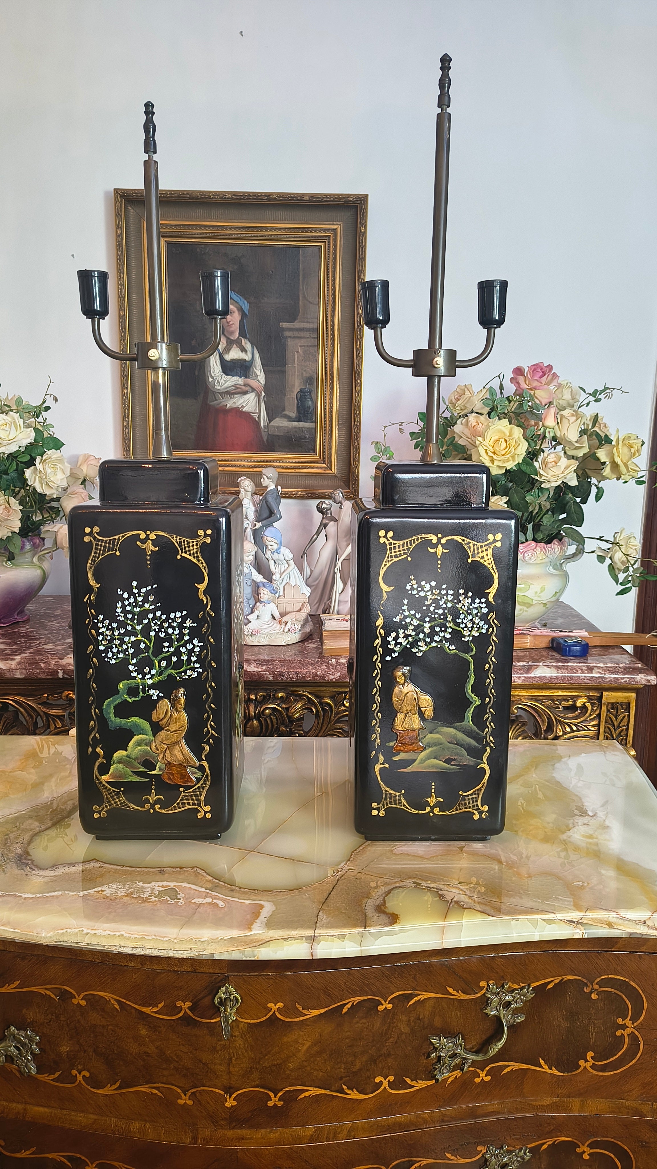 Antigo par de Abajures Chinoiserie em madeira em laca negra - restaurado