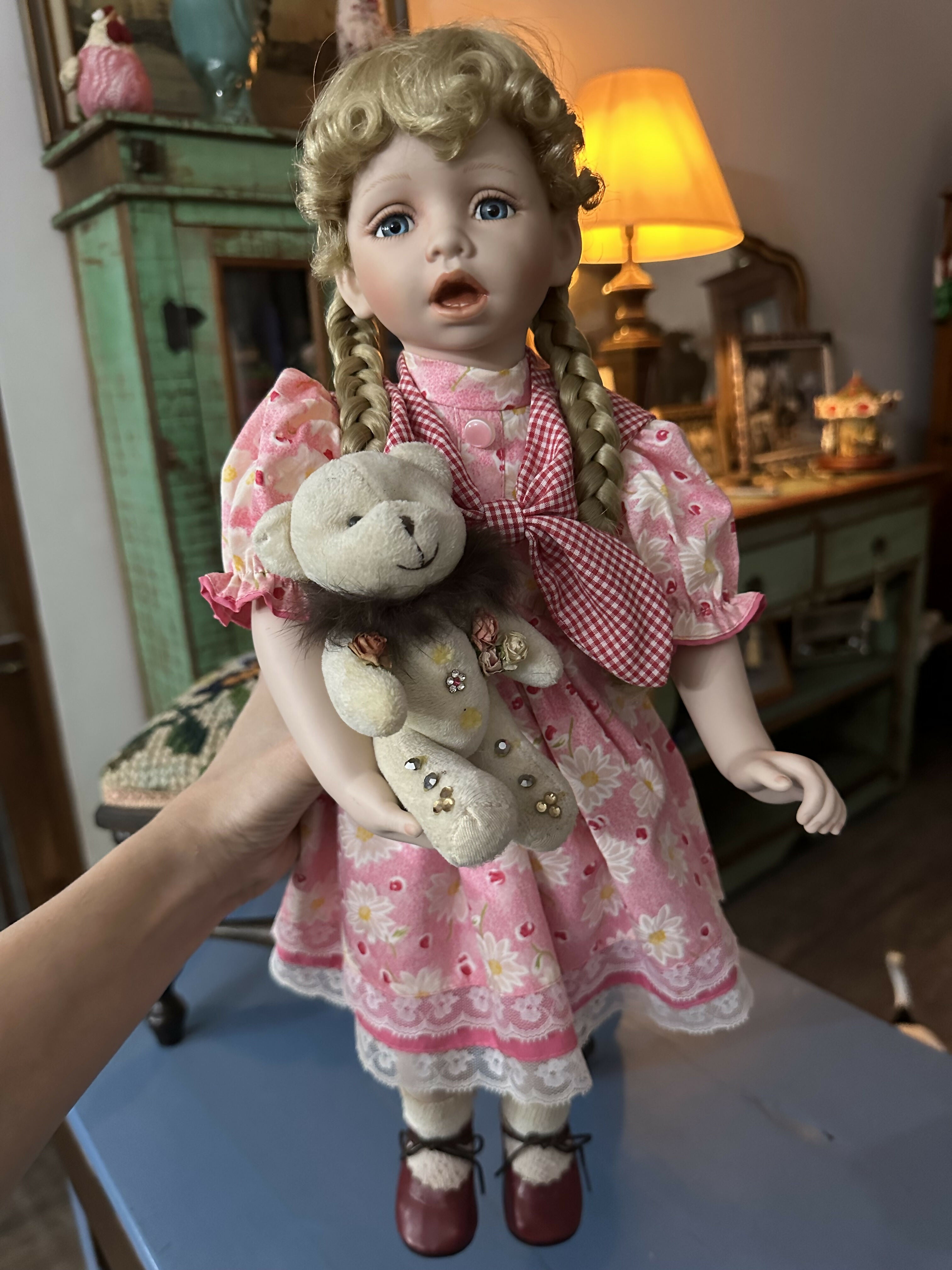 GLORIA LIVY - PORCELANA - GERMANY - Boneca alemã de coleção Cherry- Artisan