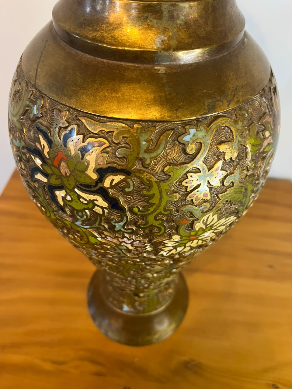 Vaso Decorativo em Latão com Esmaltação Floral
