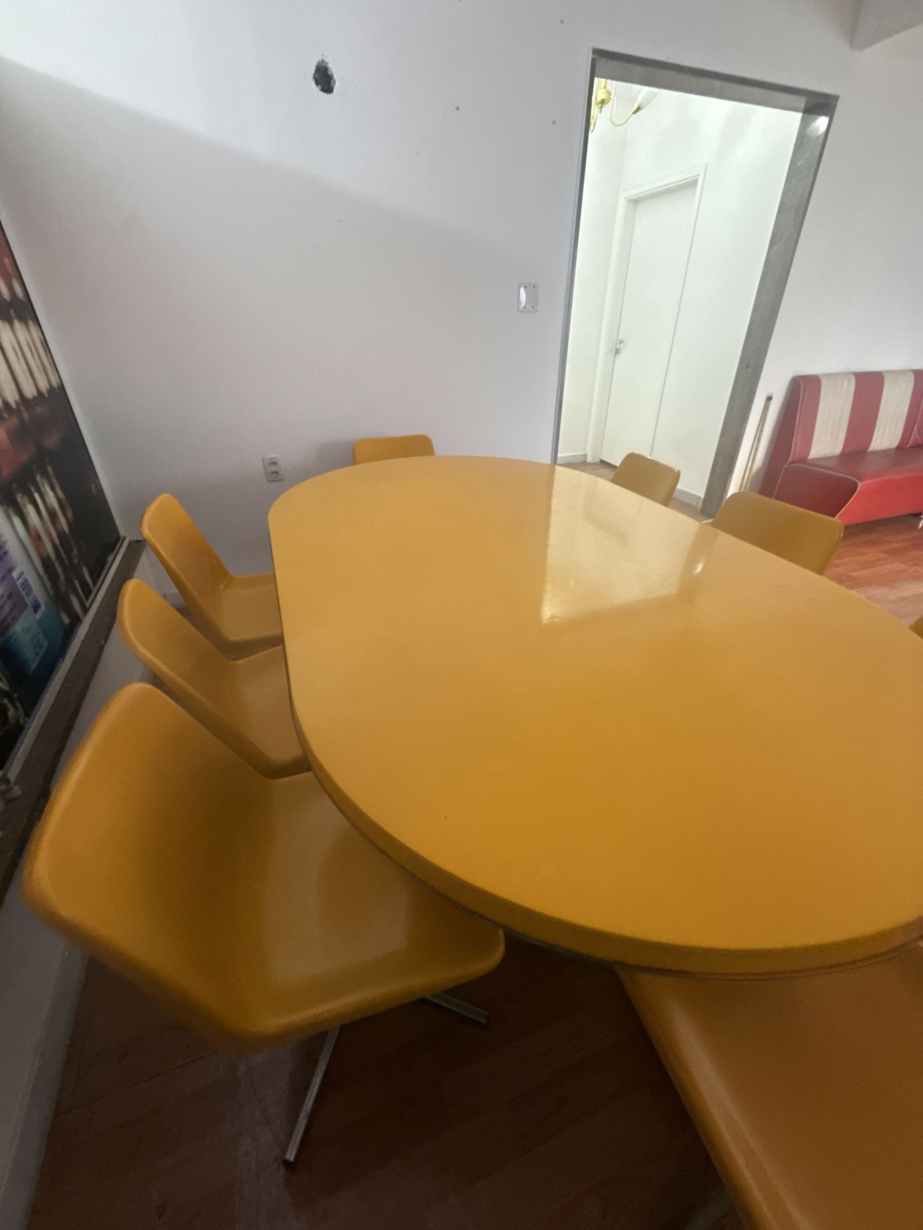 Conjunto Vintage Anos 70 – Mesa de Fibra + 8 Cadeiras – Móveis Gyotoku – RARÍSSIMO