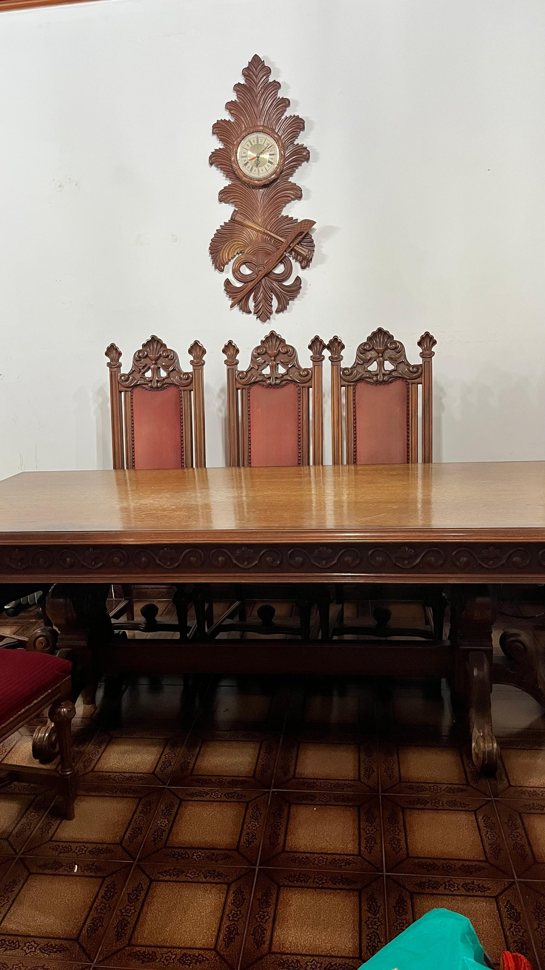 Mesa de Jantar Colonial em Madeira maciça com 8 cadeiras