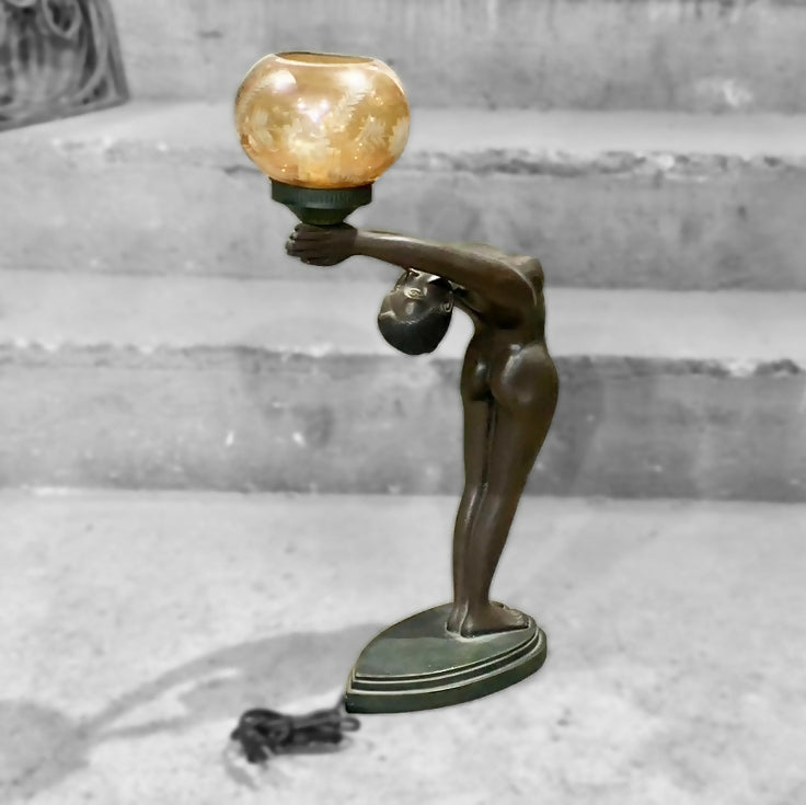 Luminária estátua