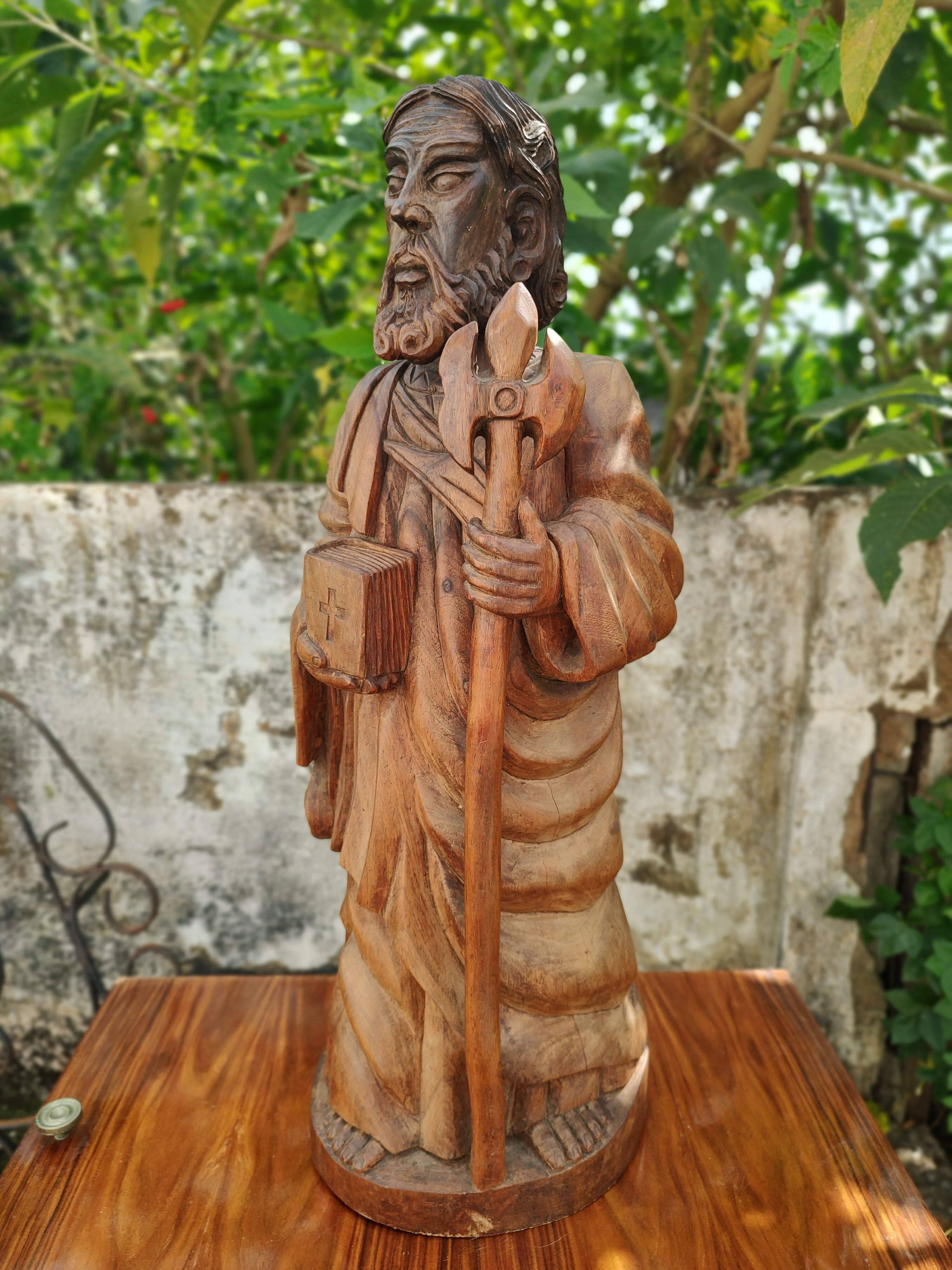Antiga e grande escultura em madeira maciça de São Judas Tadeu (A-67cm)..