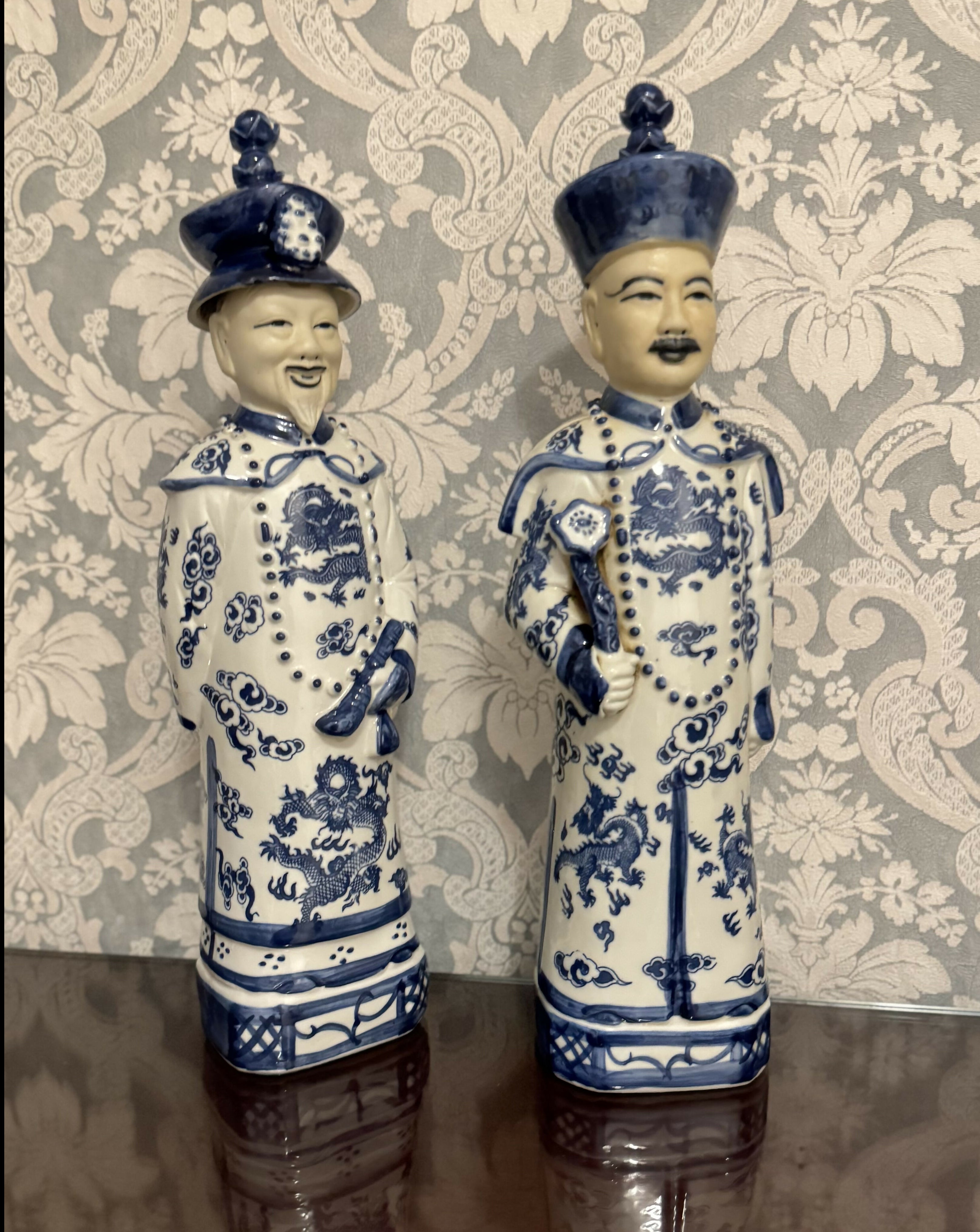 Par de escultura em porcelana chinesa