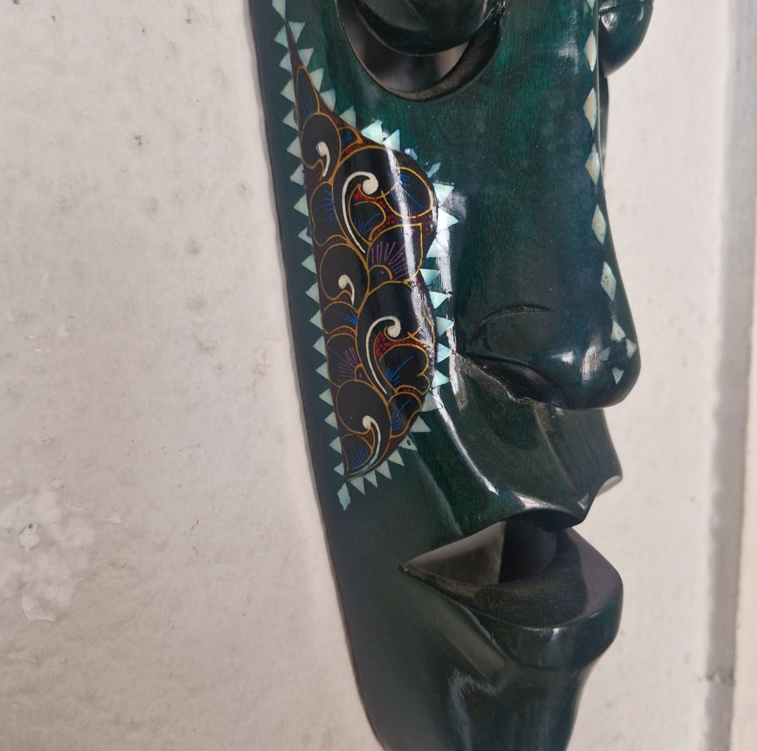 Máscara decorativa de parede em verde