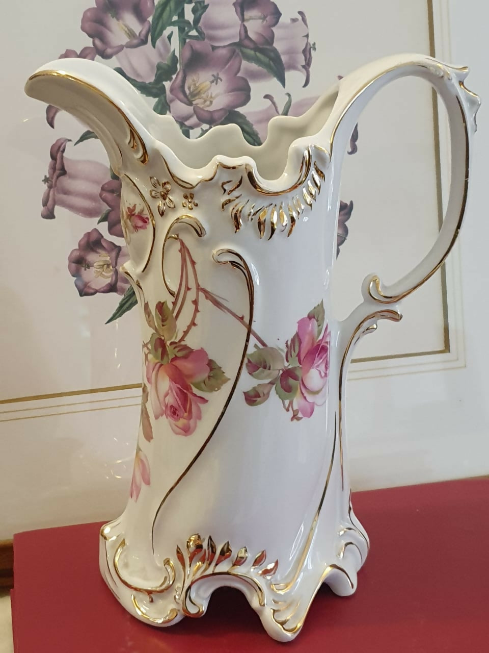 Jarra linda em porcelana vitrificada Teixeira, estilo isabelino, anos 50.