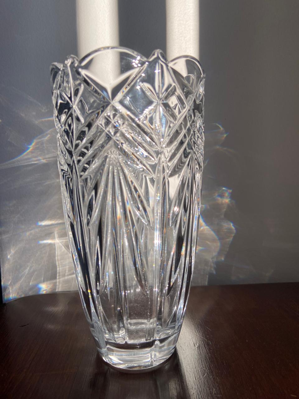 Vaso em cristal lapidado com ranhuras e losangos — 21 cm (DMCPS_085)