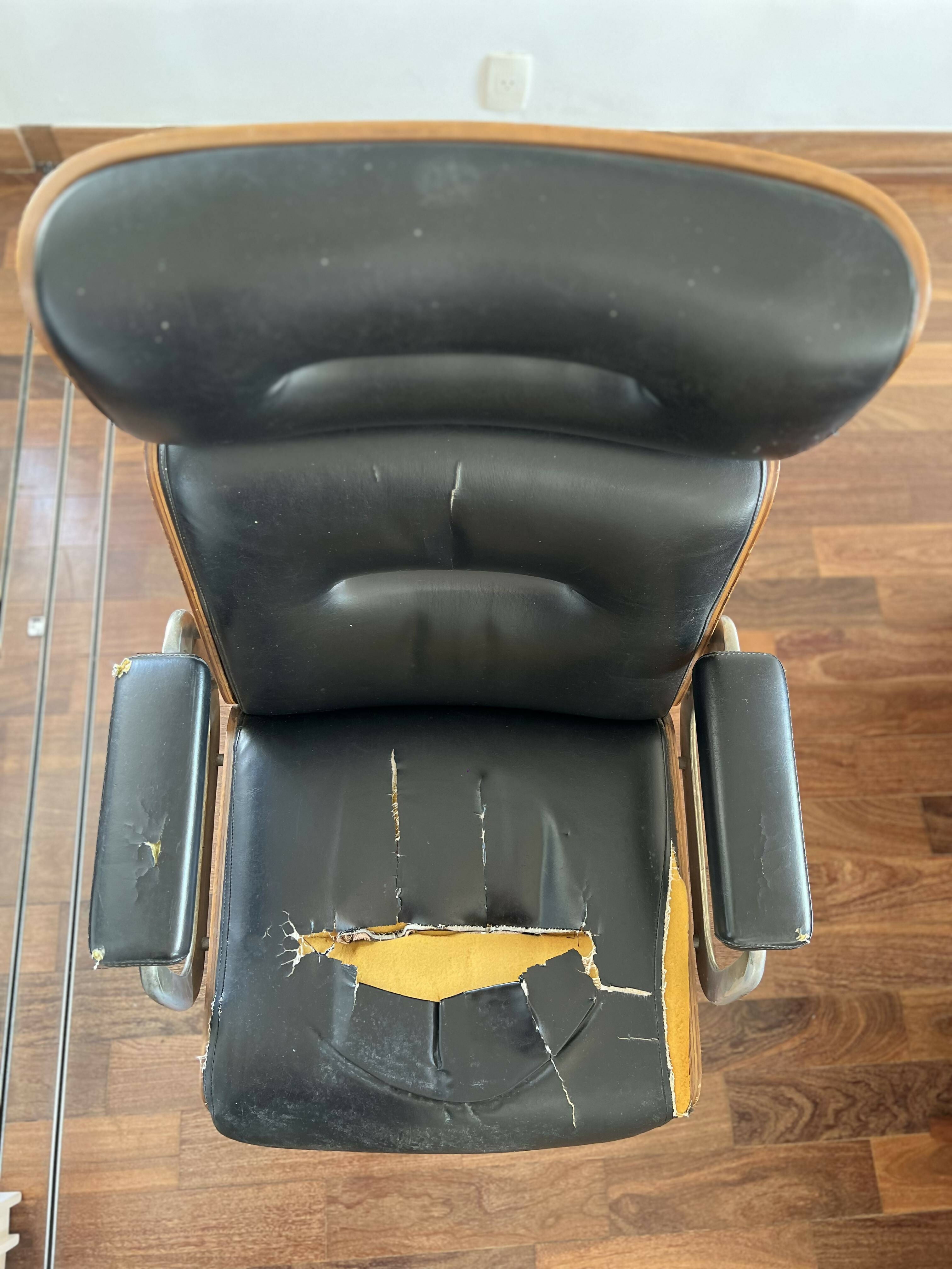 Cadeira escritório Giratória Modelo Eames Presidente