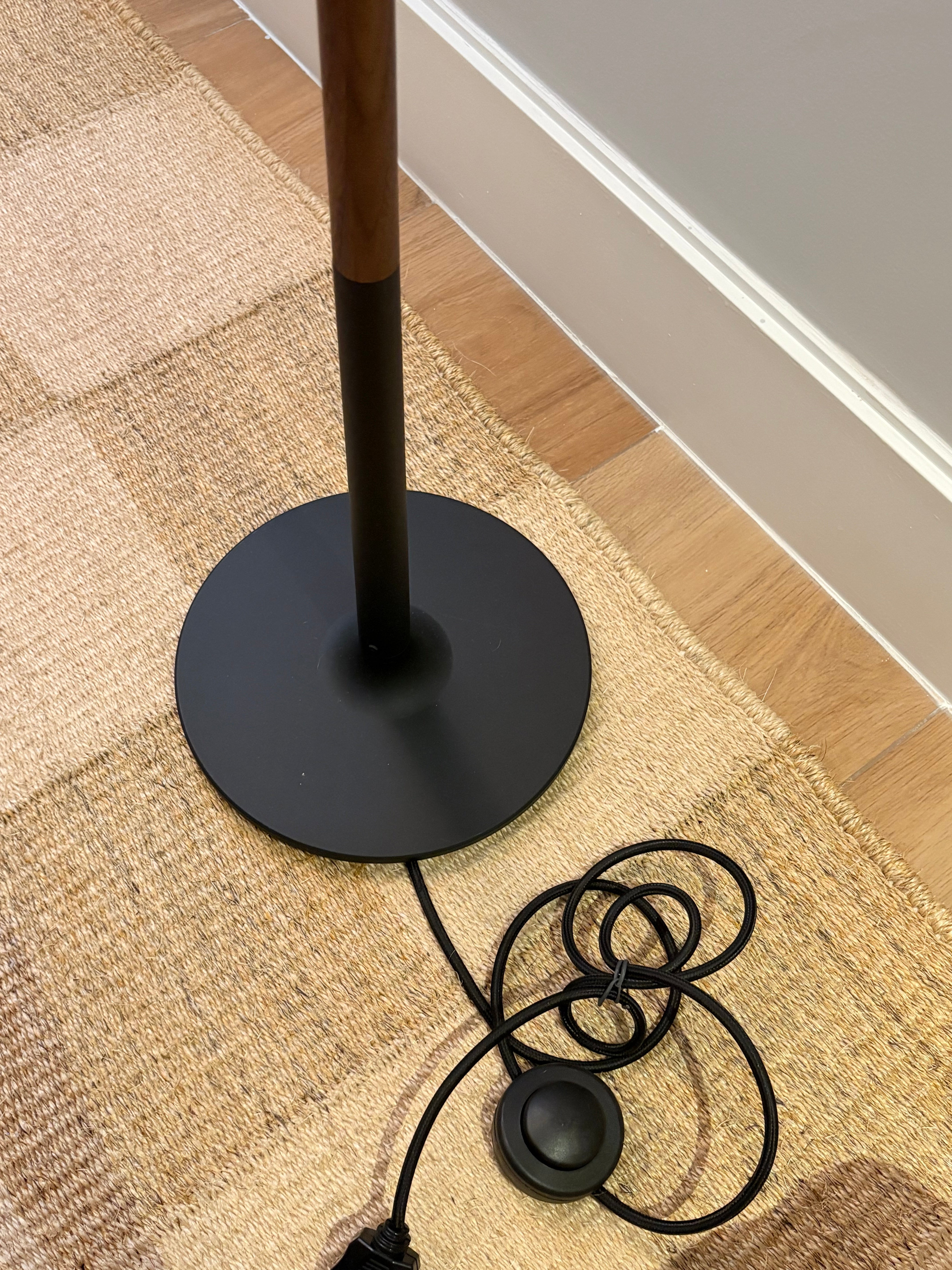 Luminária de Piso Memory (Modelo 01) em madeira - Jader Almeida