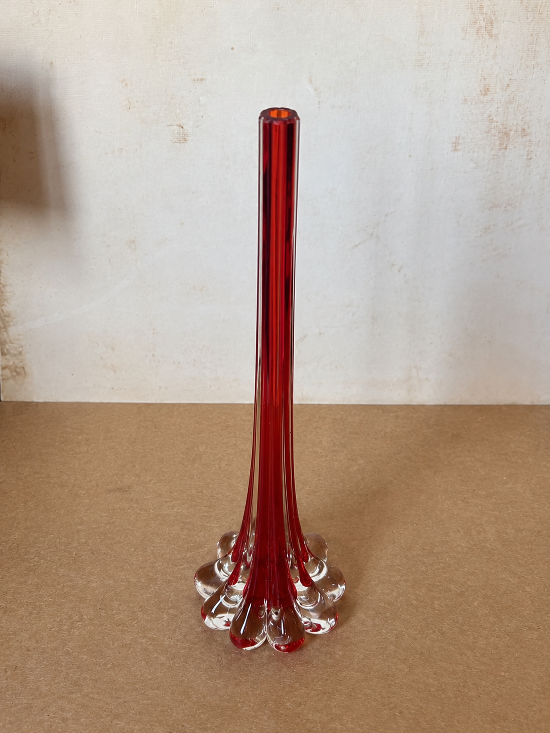 Vaso solifleur em vidro vermelho com base translúcida (DMCPS_478)