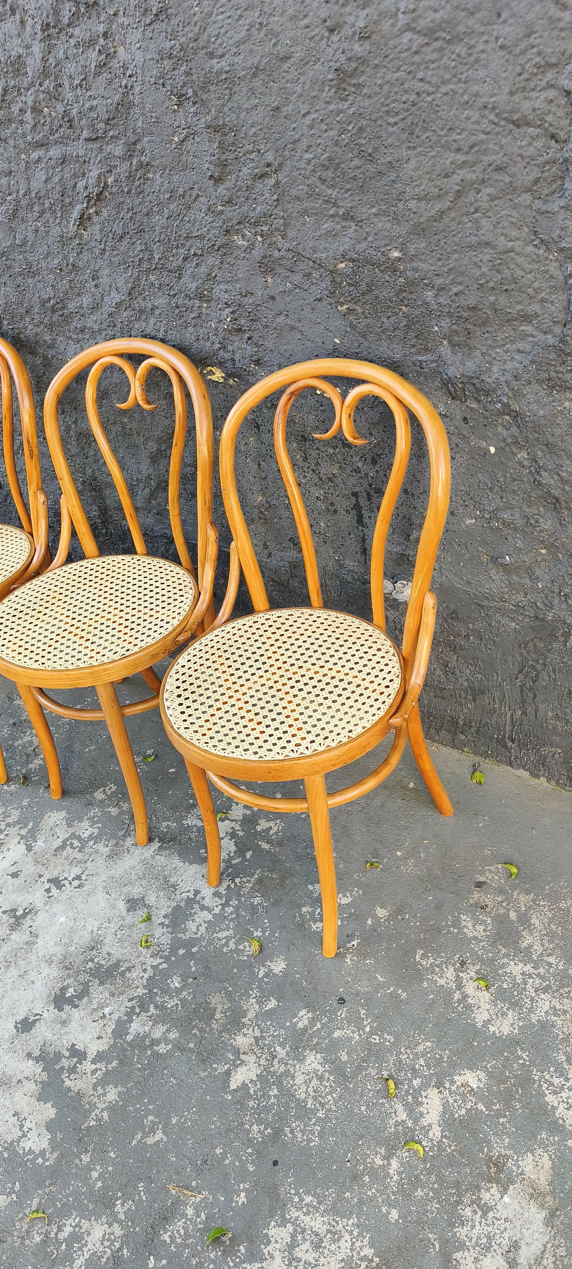 3 Cadeiras Thonart com palhinha (valor unitário)