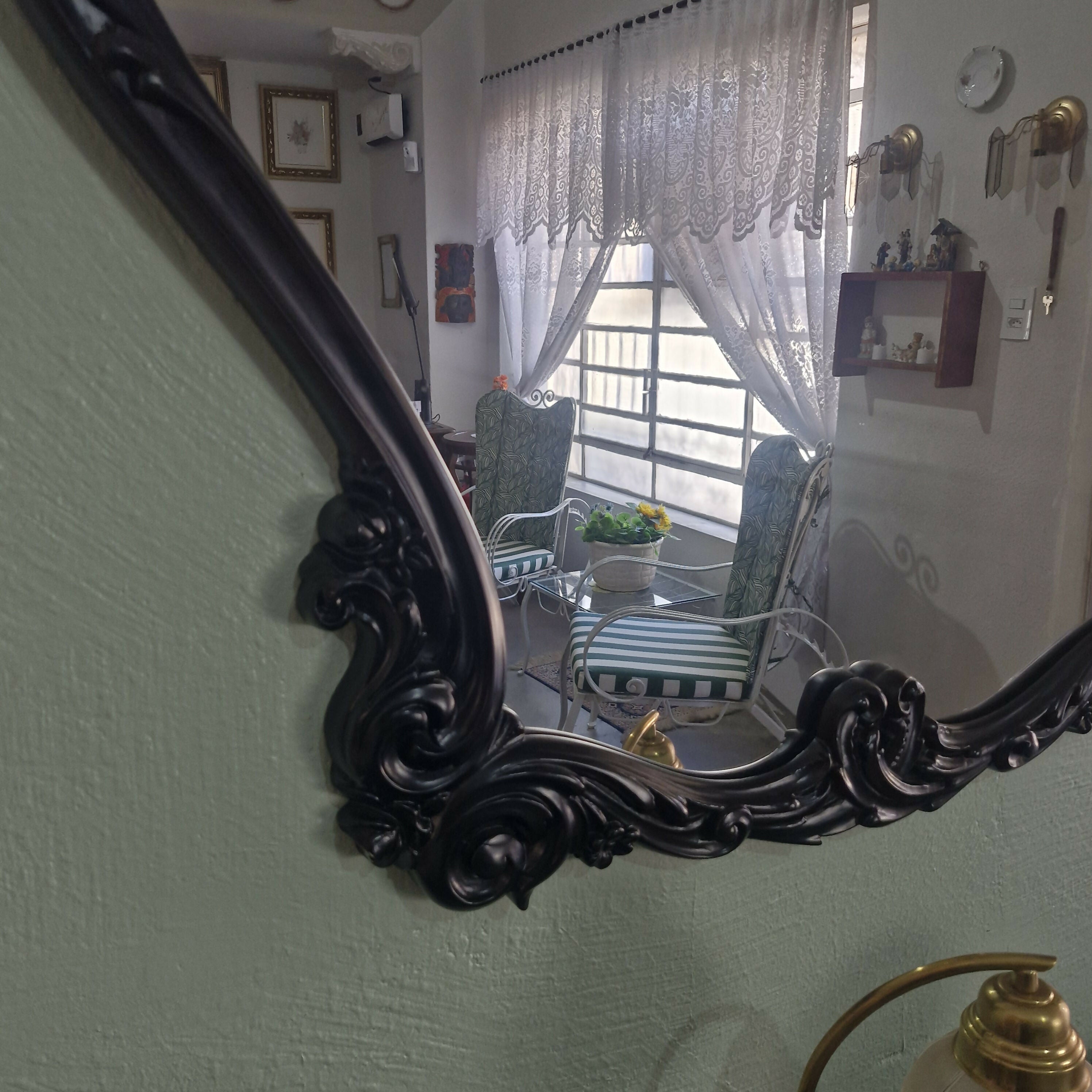 Espelho Barroco com moldura em resina preta
