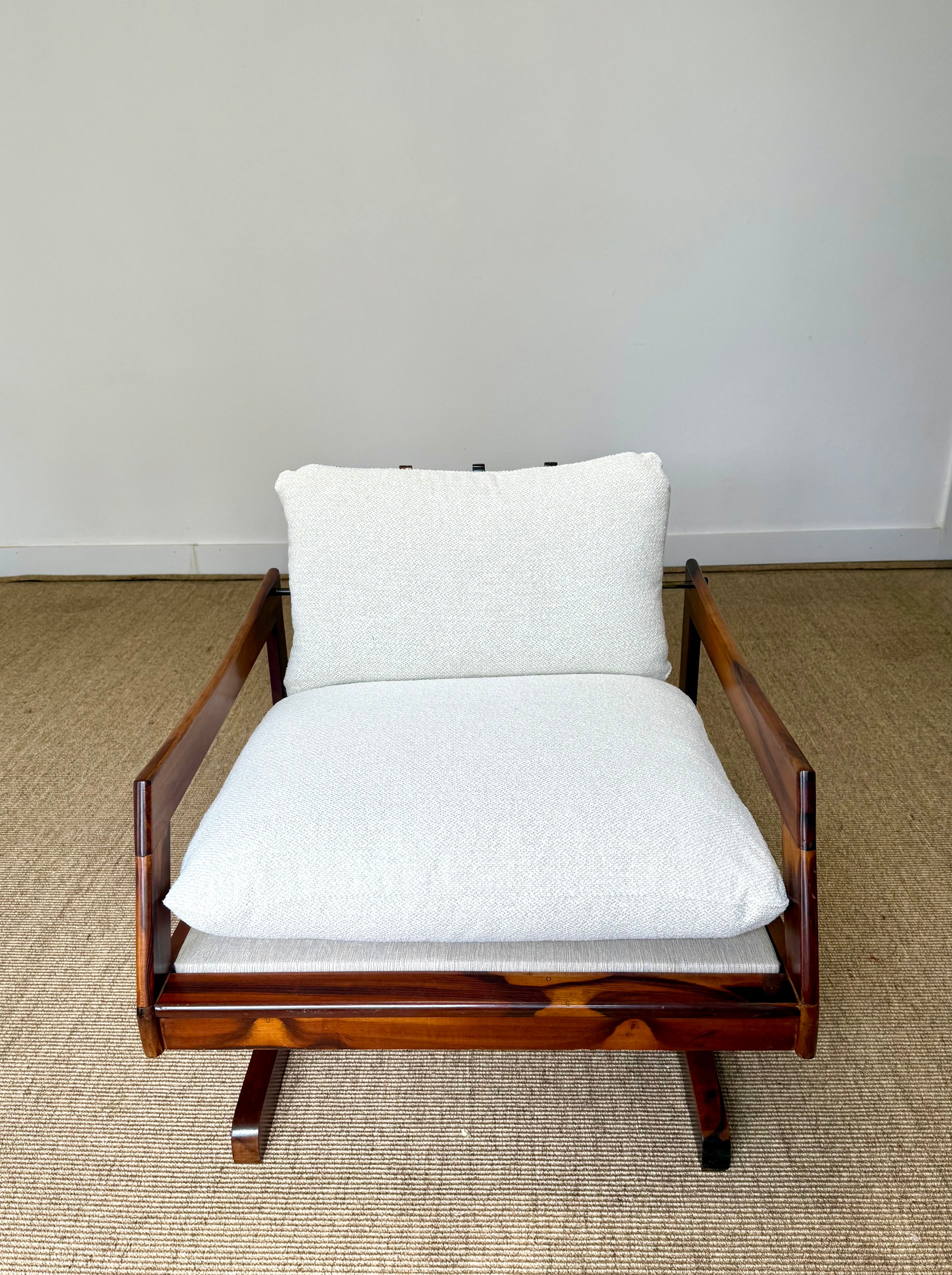 Poltronas modernistas Costela anos 60 com estofado novo (valor unitário) 