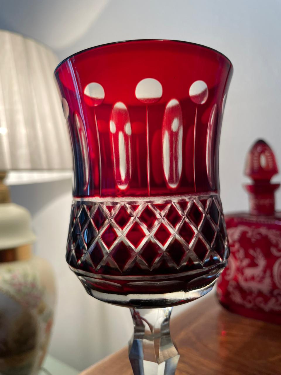 Par de taças de vinho em cristal rubi