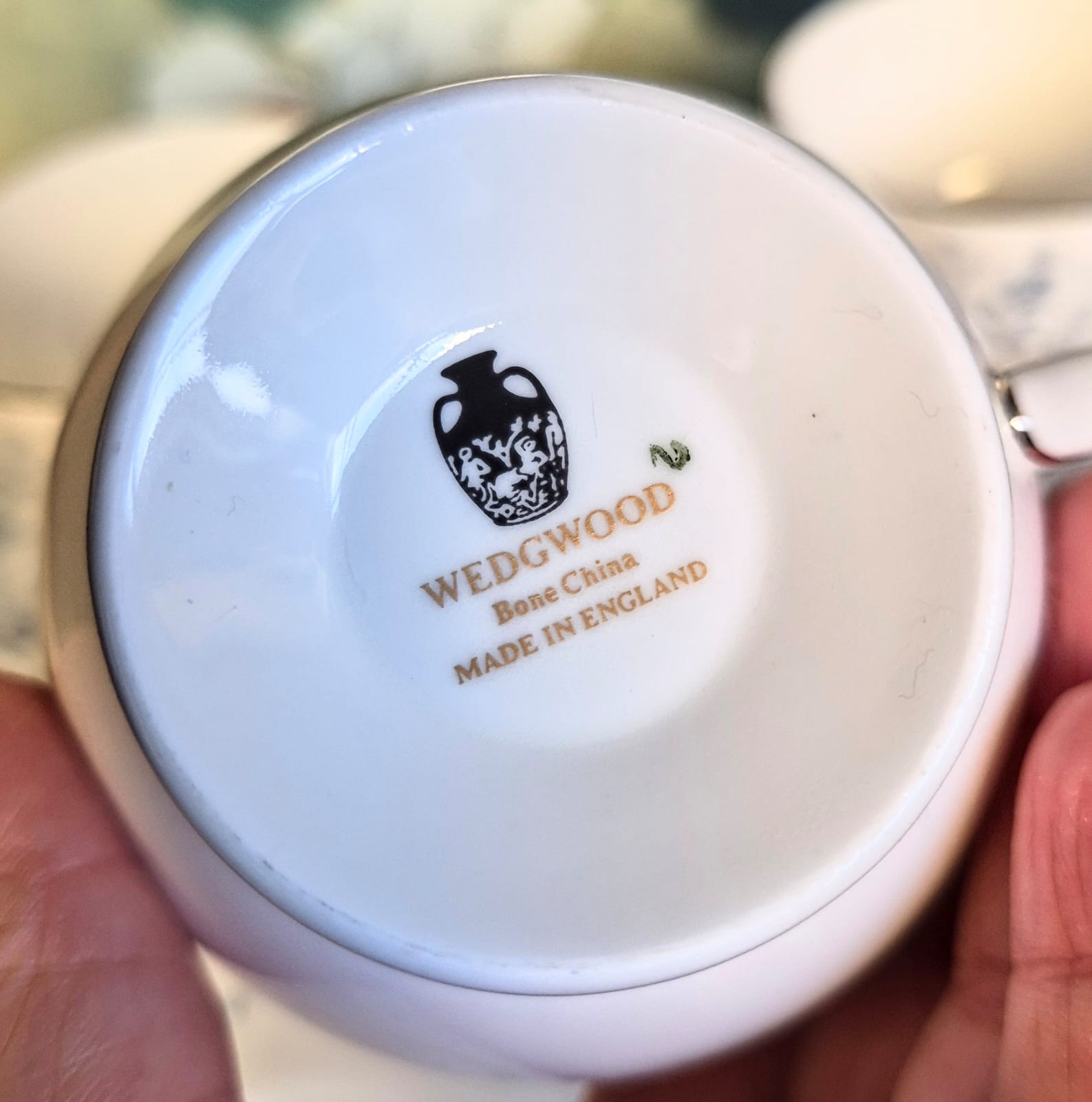 Conjunto de 10 maravilhosas xícaras de chá em porcelana Fine Bone China vintage (meados dos anos 70) Wedgwood no delicado e chiquíssimo padrão Belle Fleur