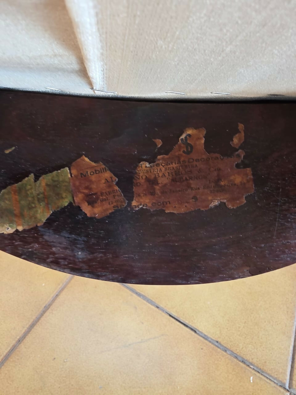 Banqueta Dom José em jacarandá maciço, tecido shantung de seda.