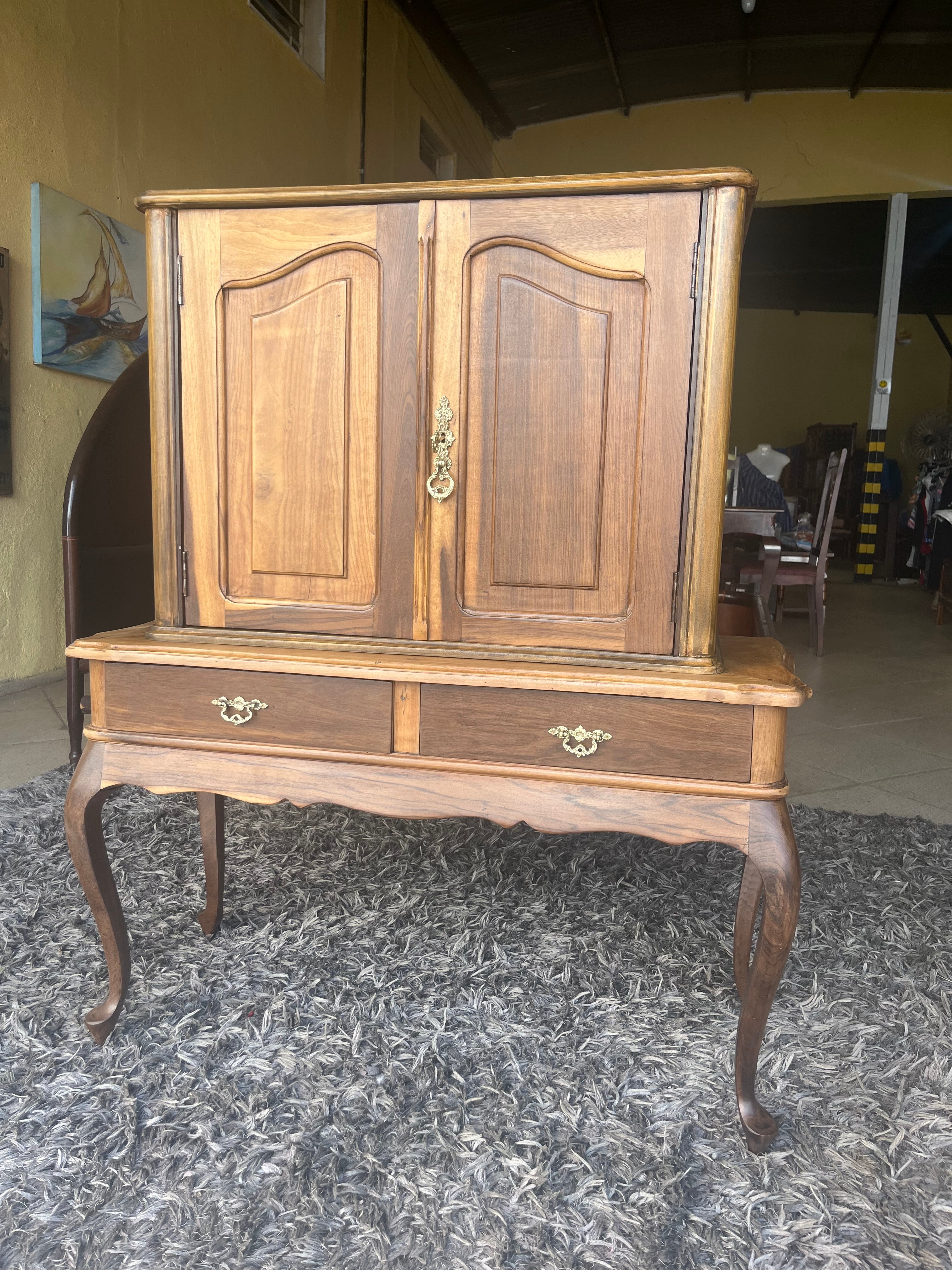 BARZINHO DE IMBUIA RESTAURADO