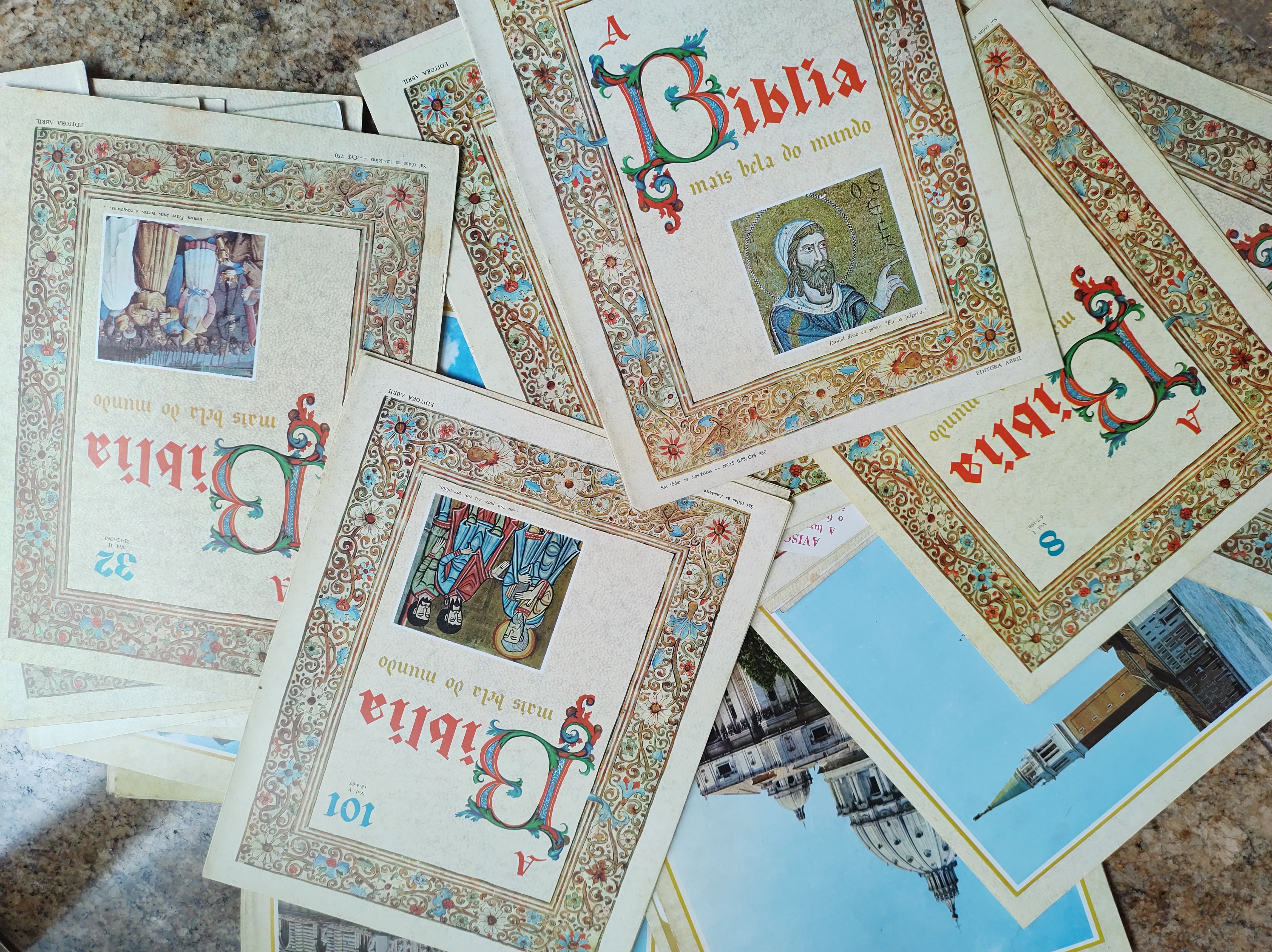Coleção A Bíblia com 7 volumes ilustrados + 149 encartes/ Livros dos Anos 1960