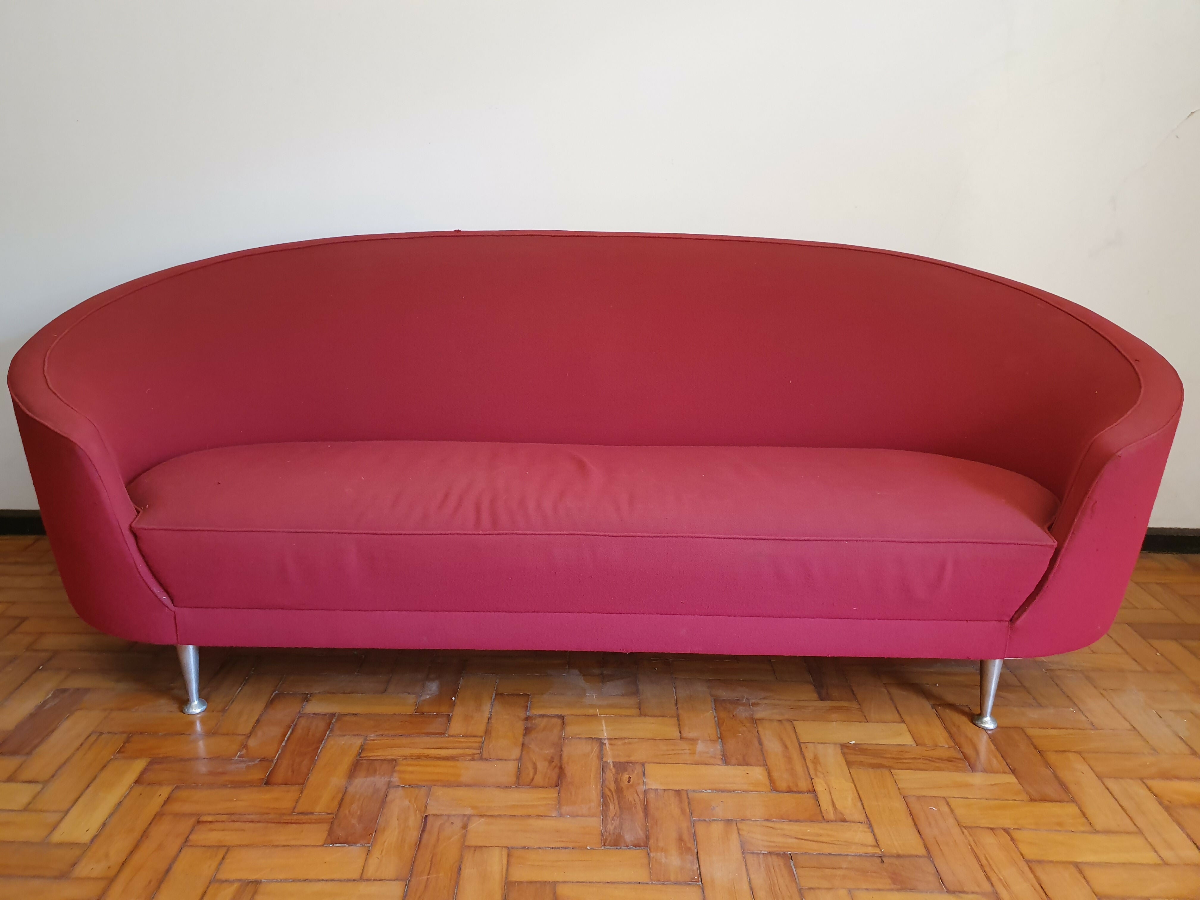 Sofa Italiano Parisi design em tecido vermelho 