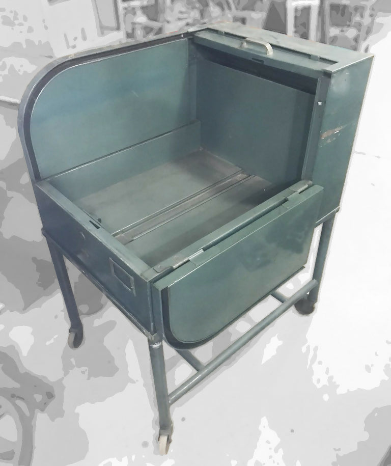 Arquivo de aço antigo cor verde original