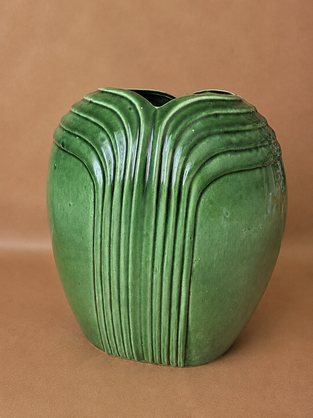 Vaso escultórico em cerâmica verde (DMCPS_665B)