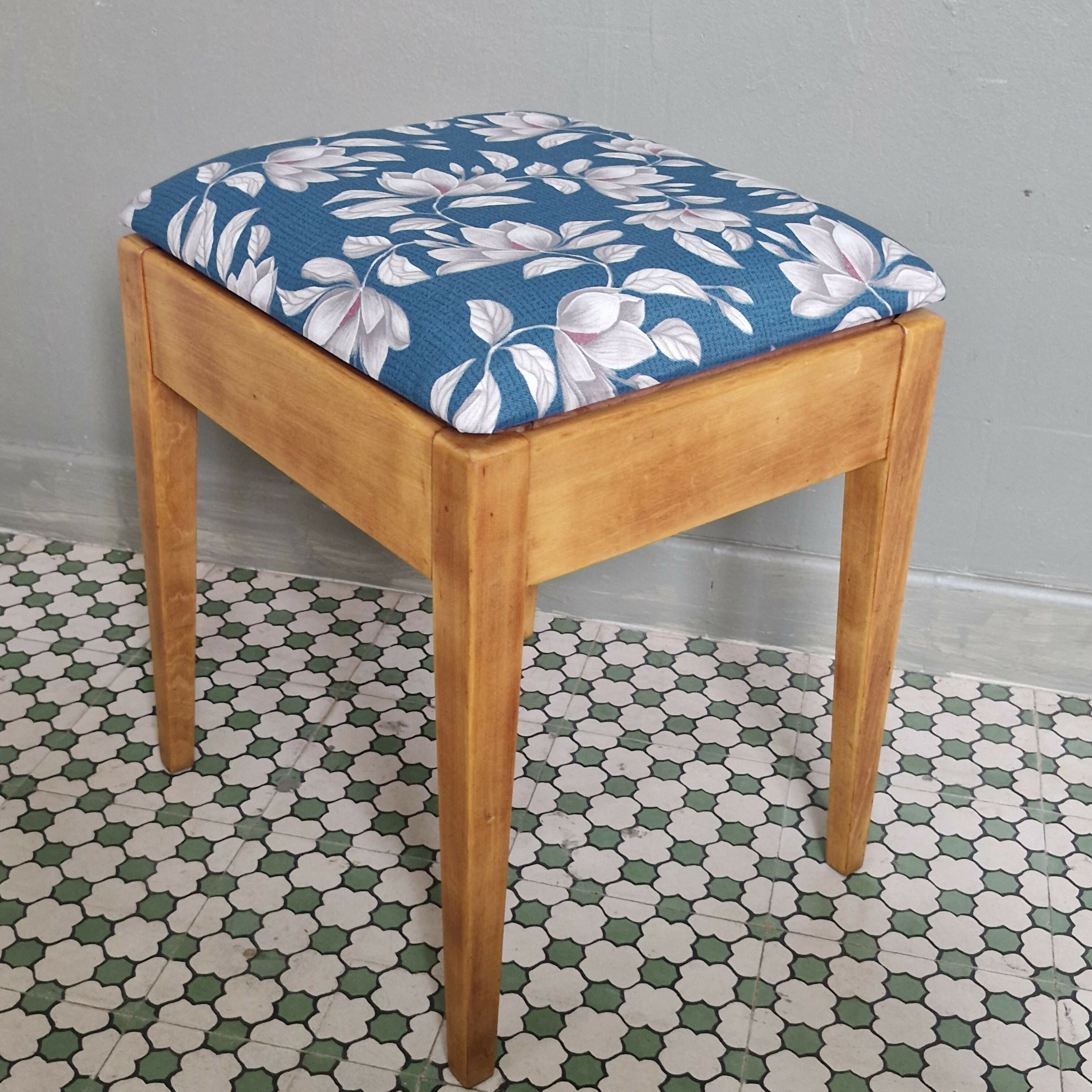 Banqueta de Costureira.