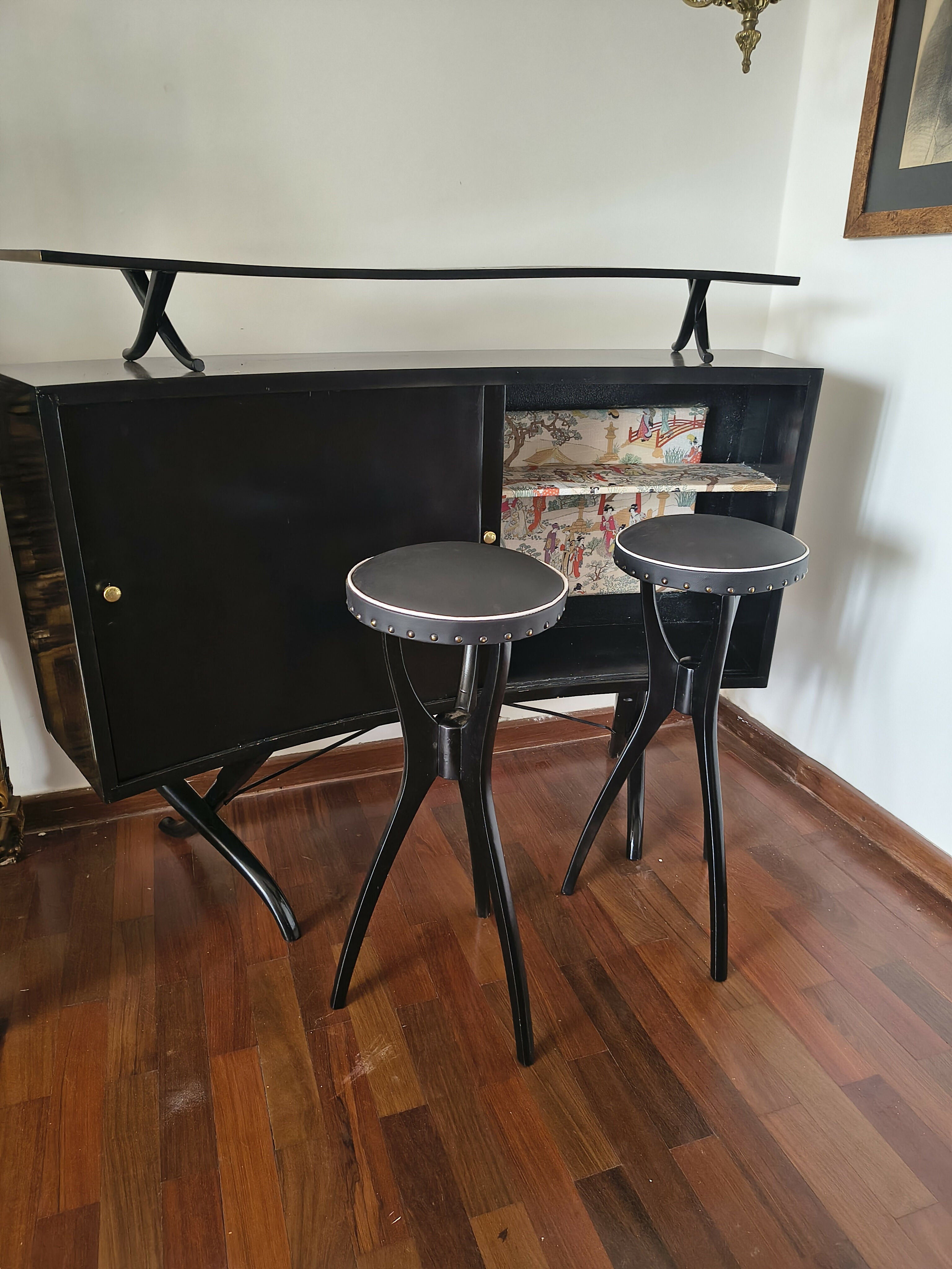 Barzinho Chinoiserie com 2 banquetas