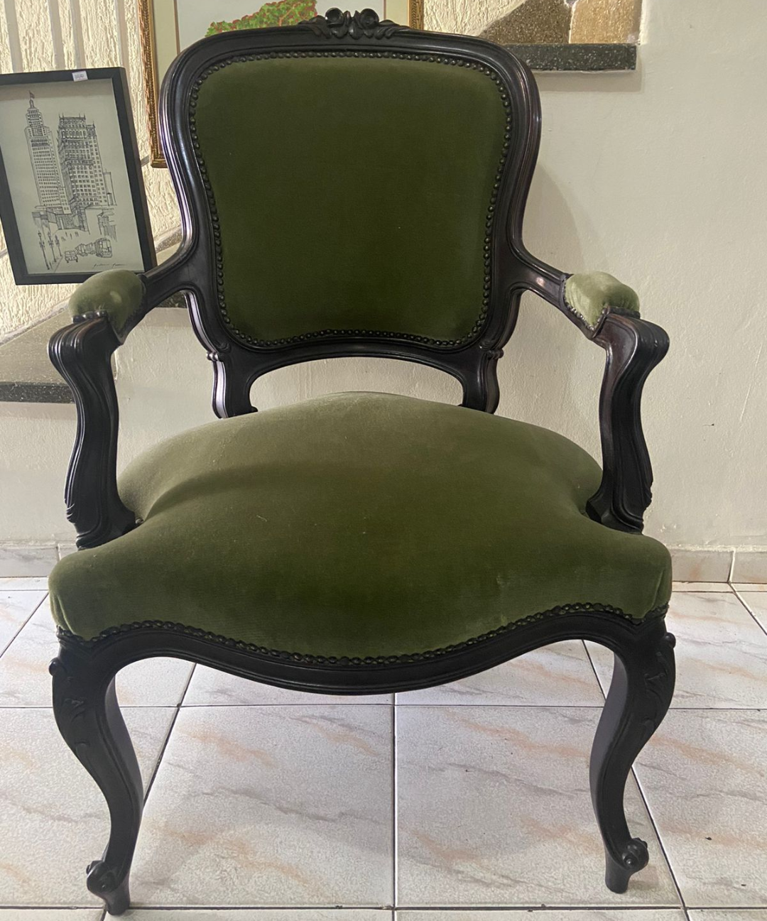 Par de Cadeiras Luiz XV em Madeira e estofado verde 