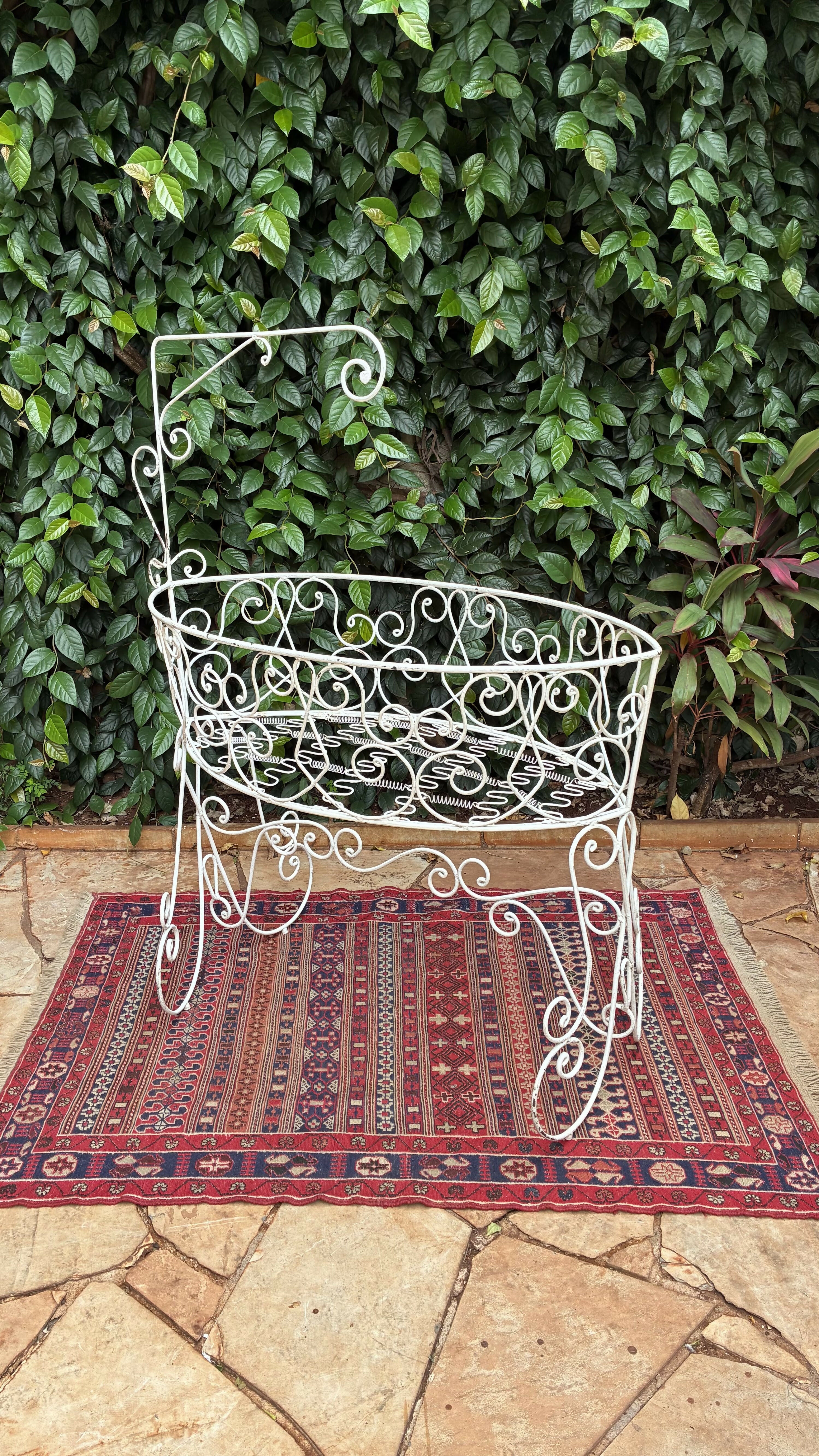 Berço antigo de ferro