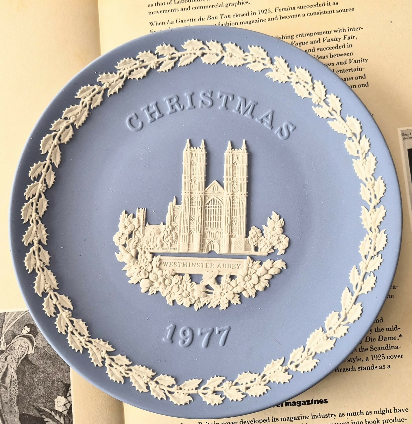 Prato de Natal de 1977 em jasperware inglês Wedgwood