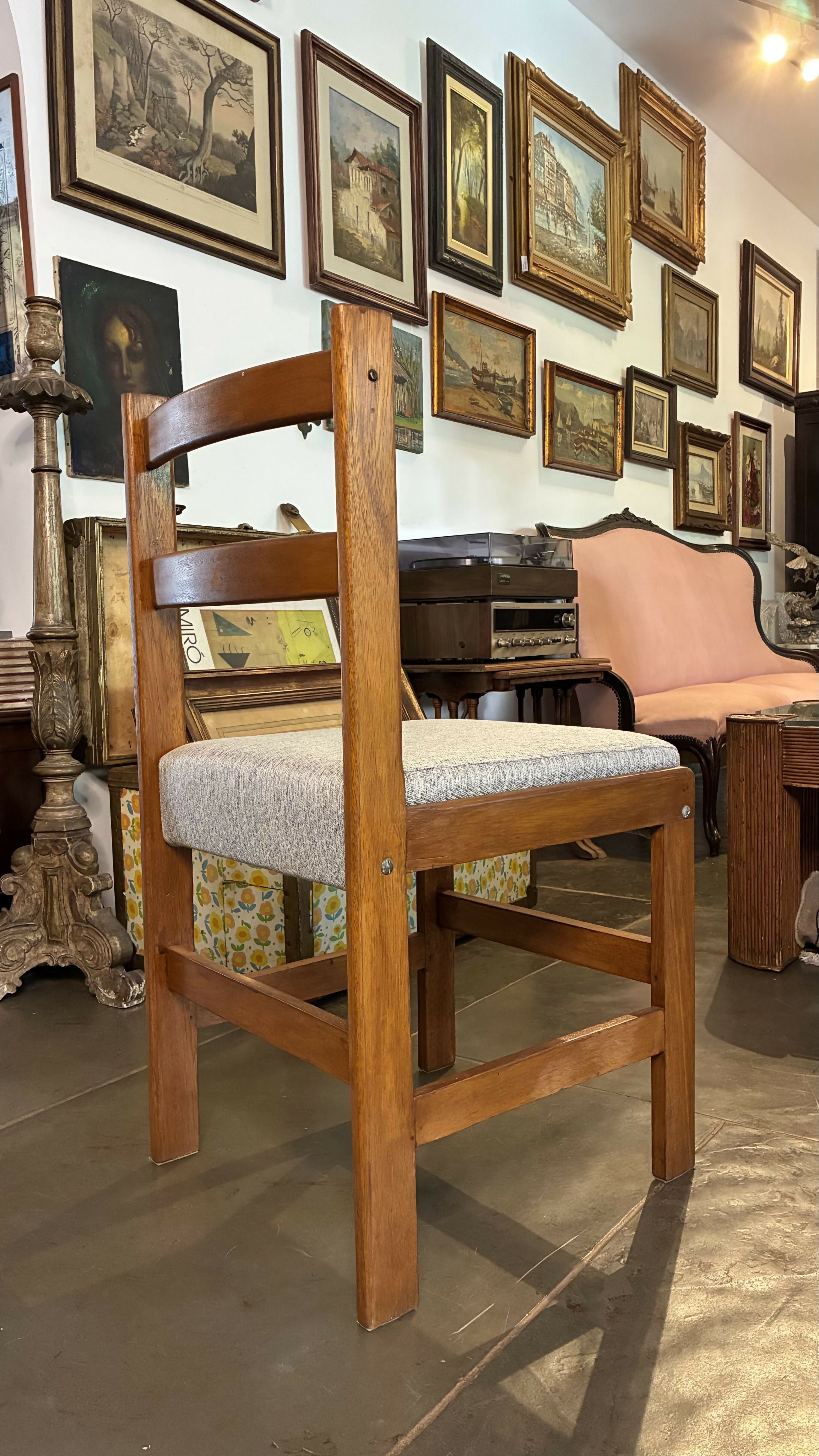 Cadeiras antigas em Madeira (valor unitário)