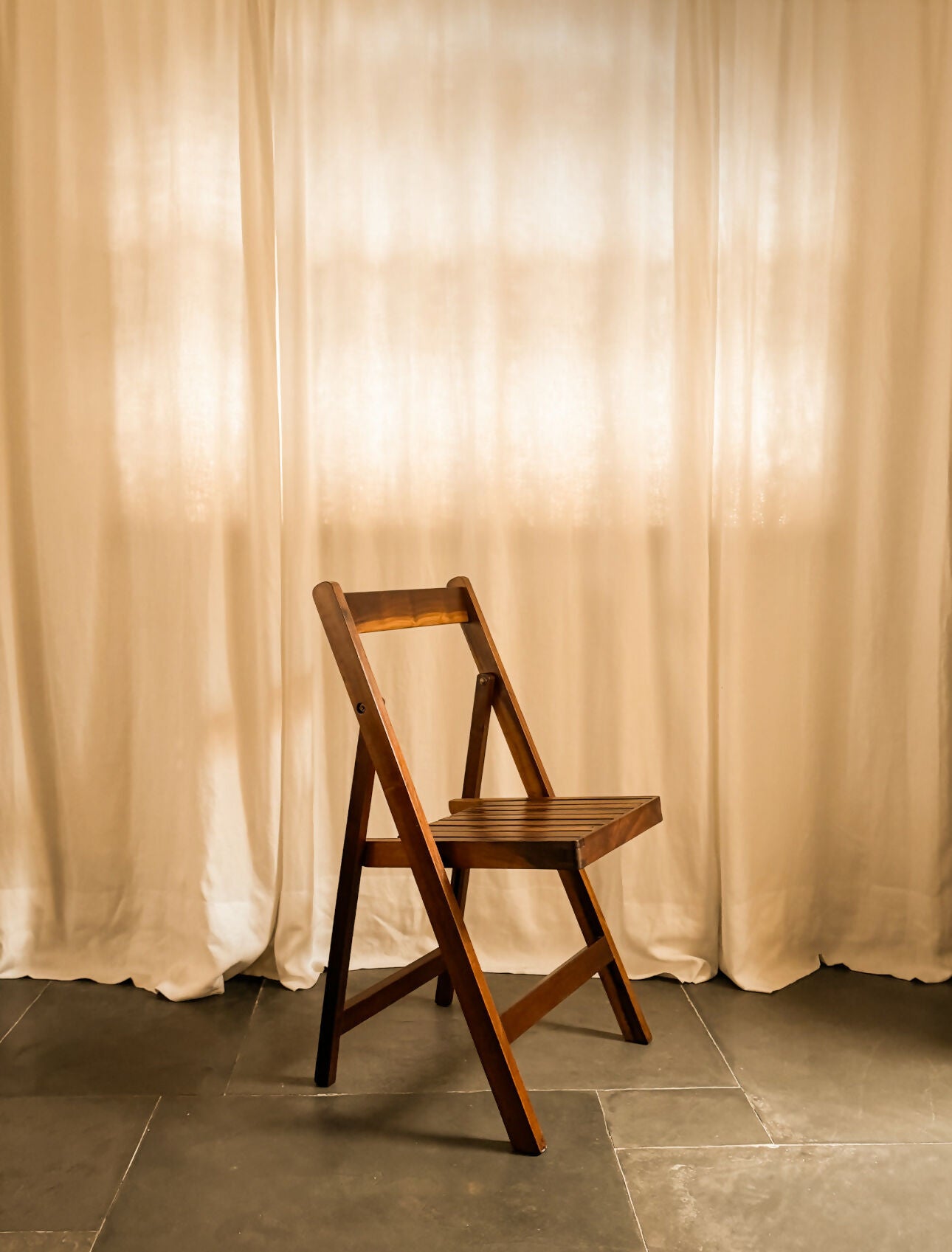 Cadeira dobrável modernista