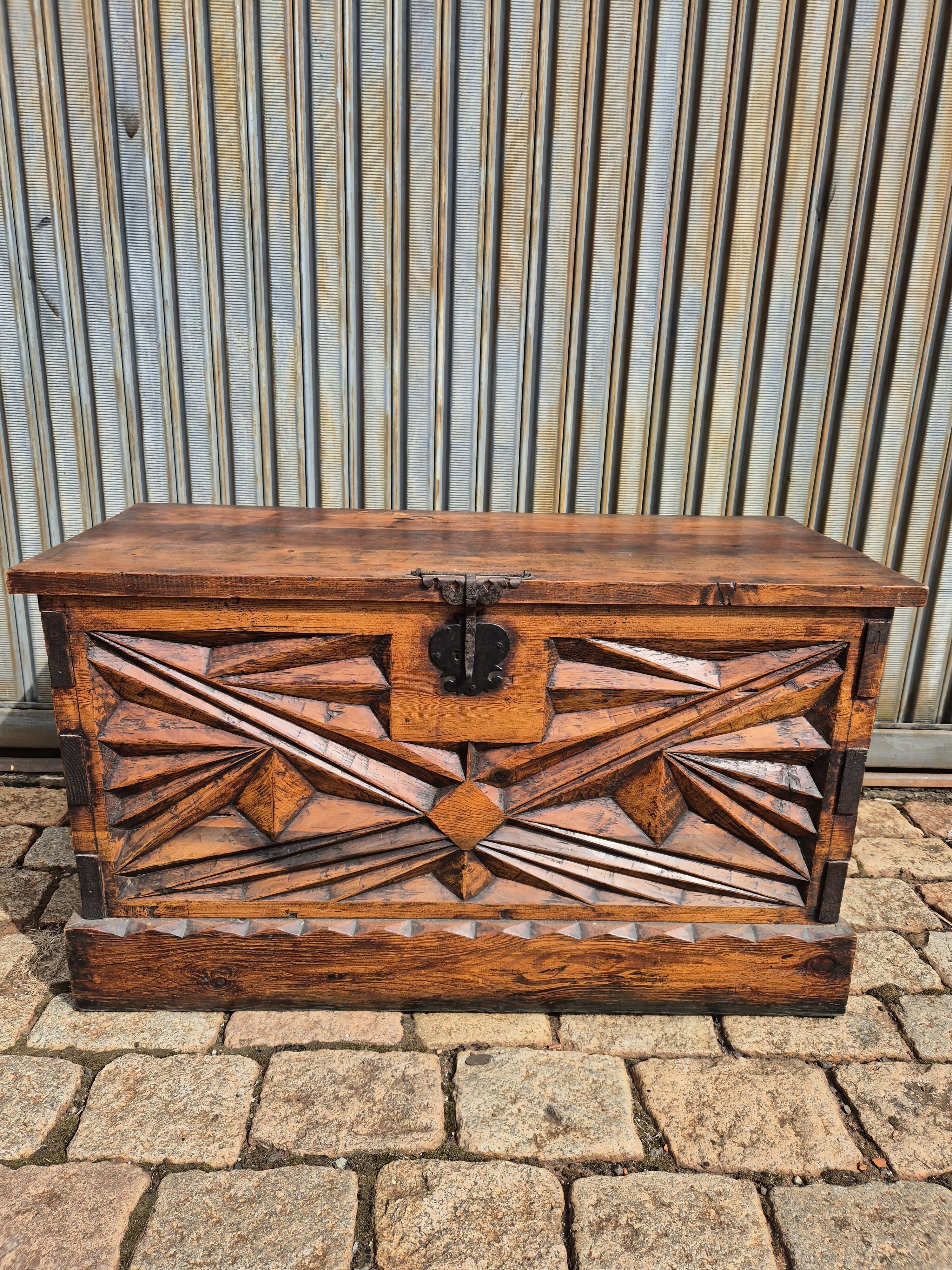 Baú centenario em Pinho de Riga