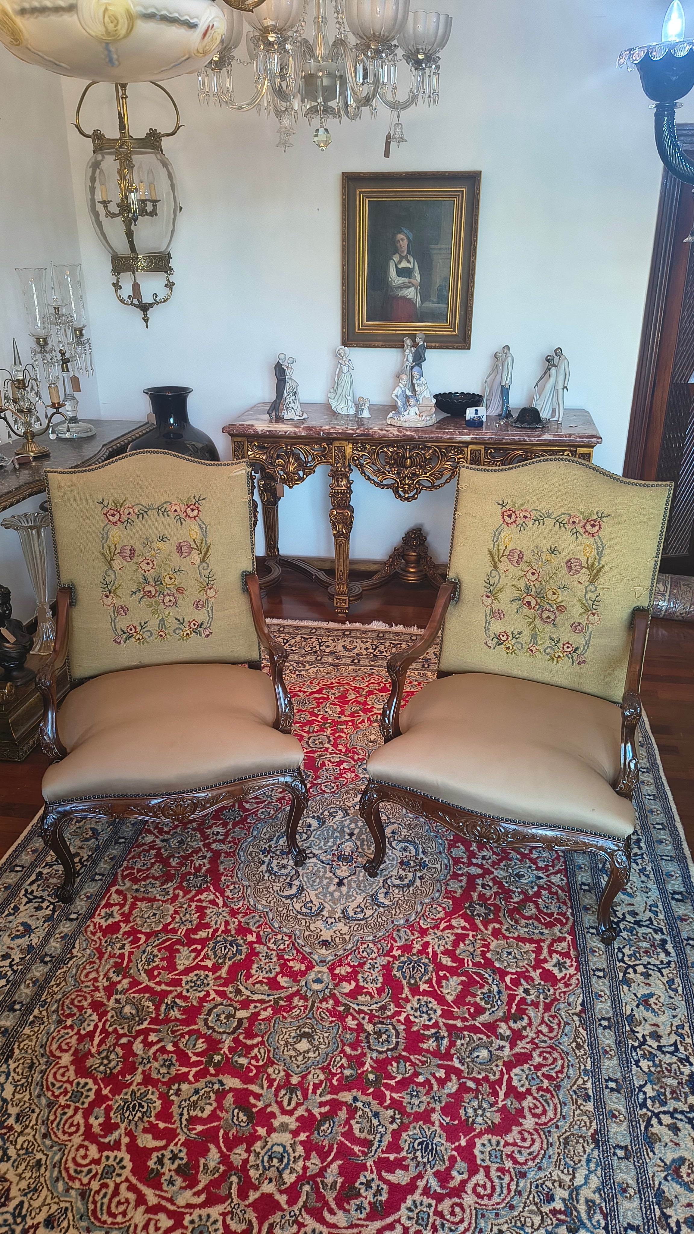 Par de Poltronas Regency em Imbuia entalhada