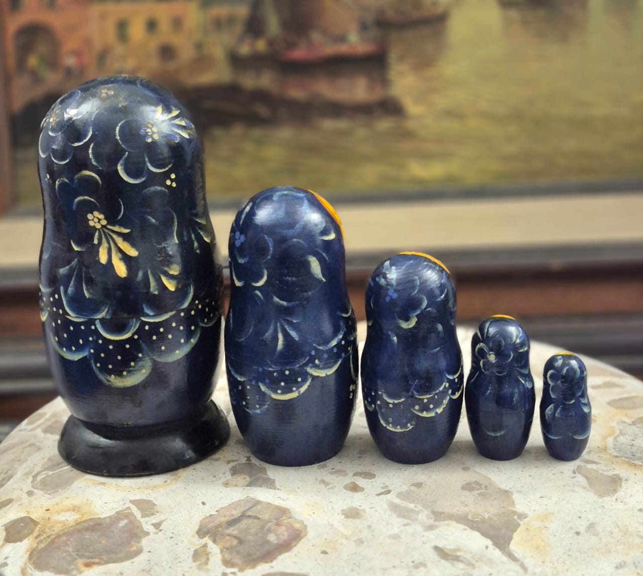Conjunto de 5 bonecas russas, Matrioskas, em madeira. Pintadas artesanalmente, vintages.