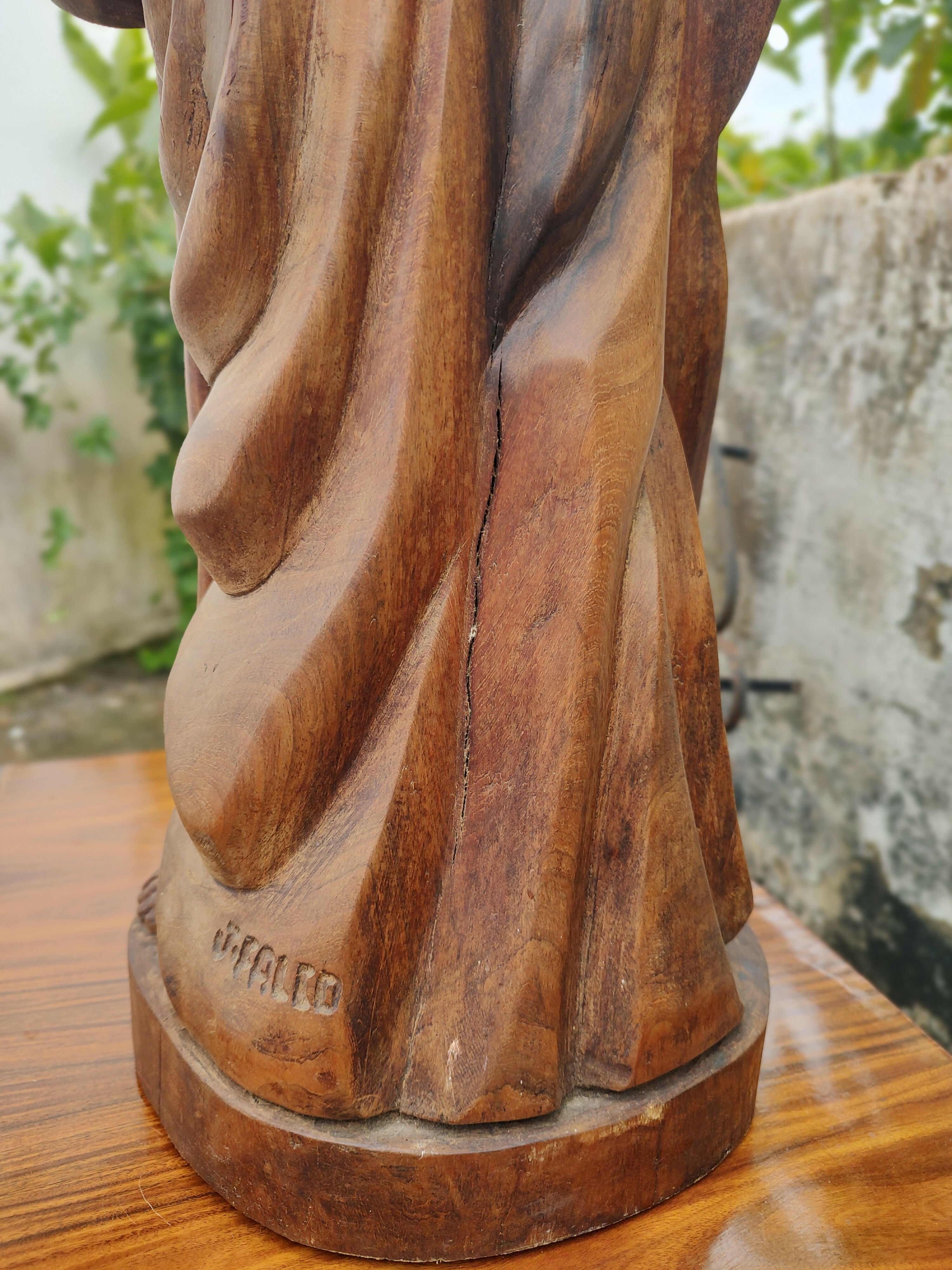 Antiga e grande escultura em madeira maciça de São Judas Tadeu (A-67cm)