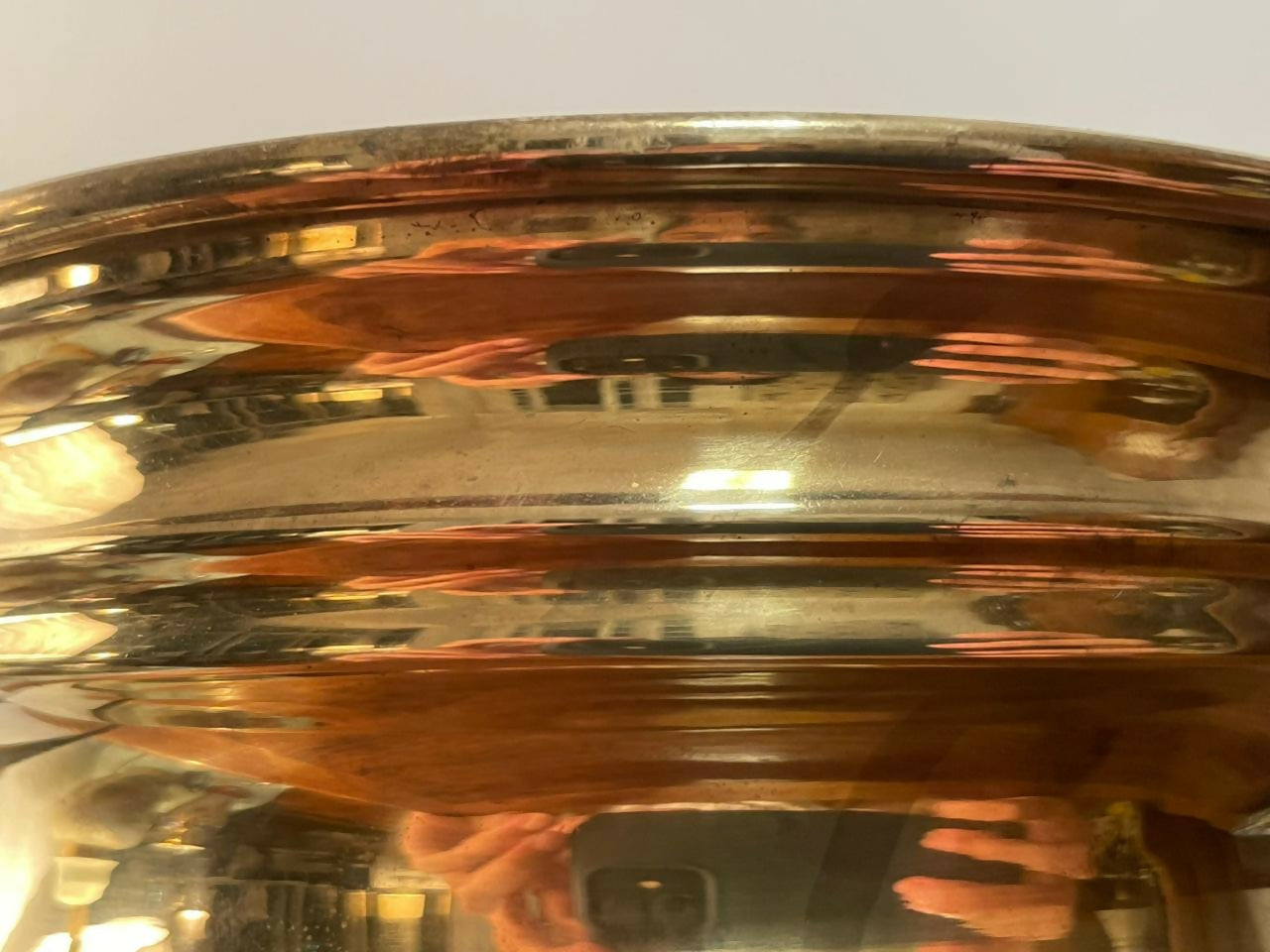 Cachepot em metal dourado