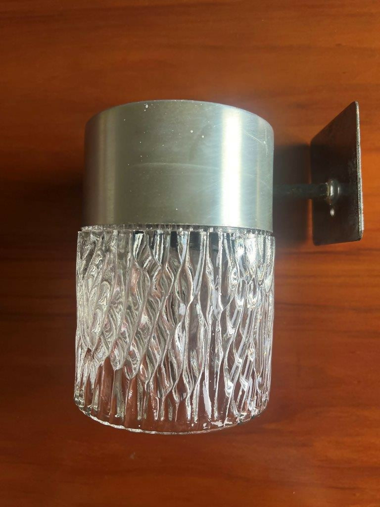 Arandela de alumínio e vidro texturizado