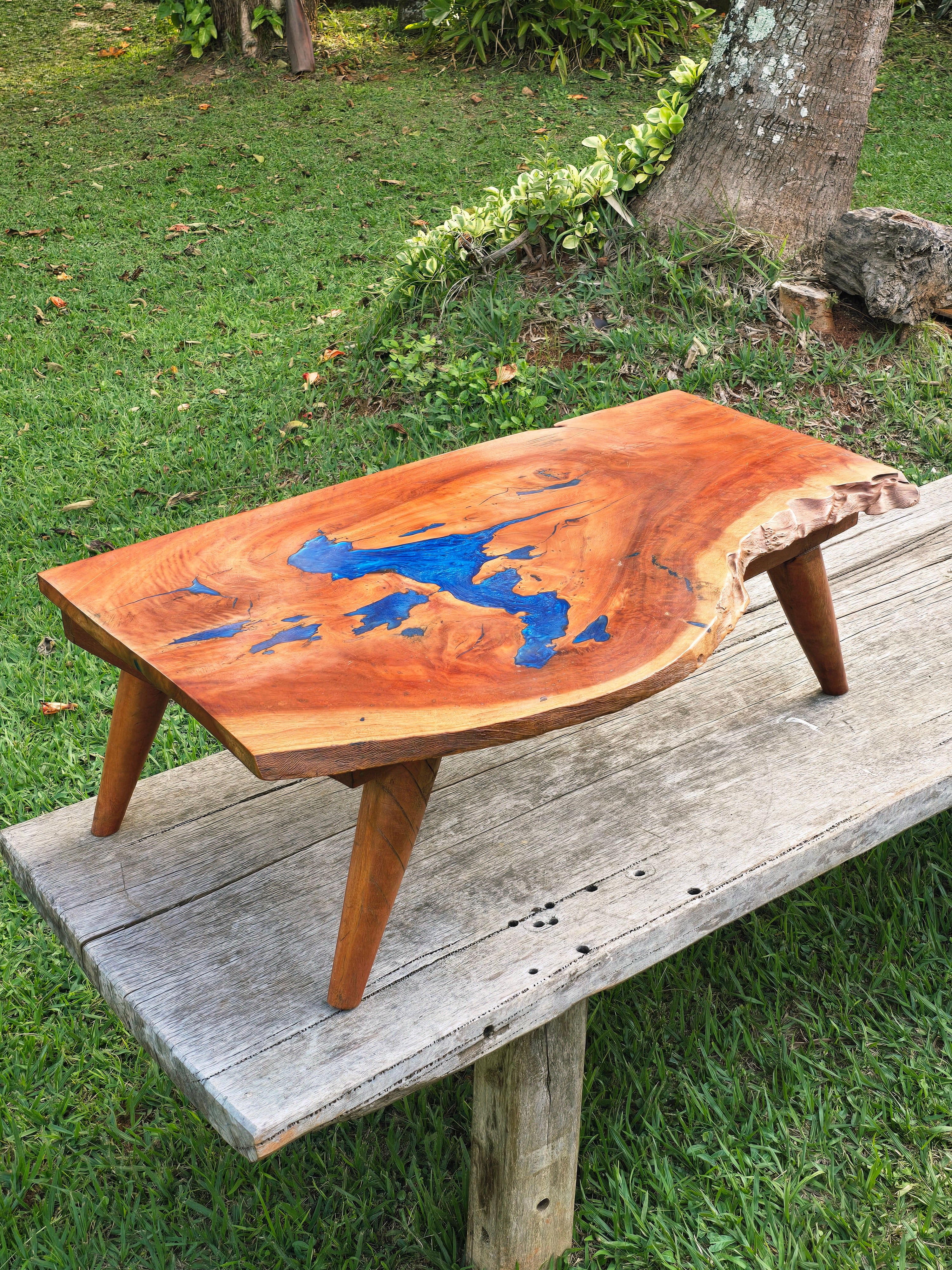 Mesa de Centro Madeira Maciça Resina Azul