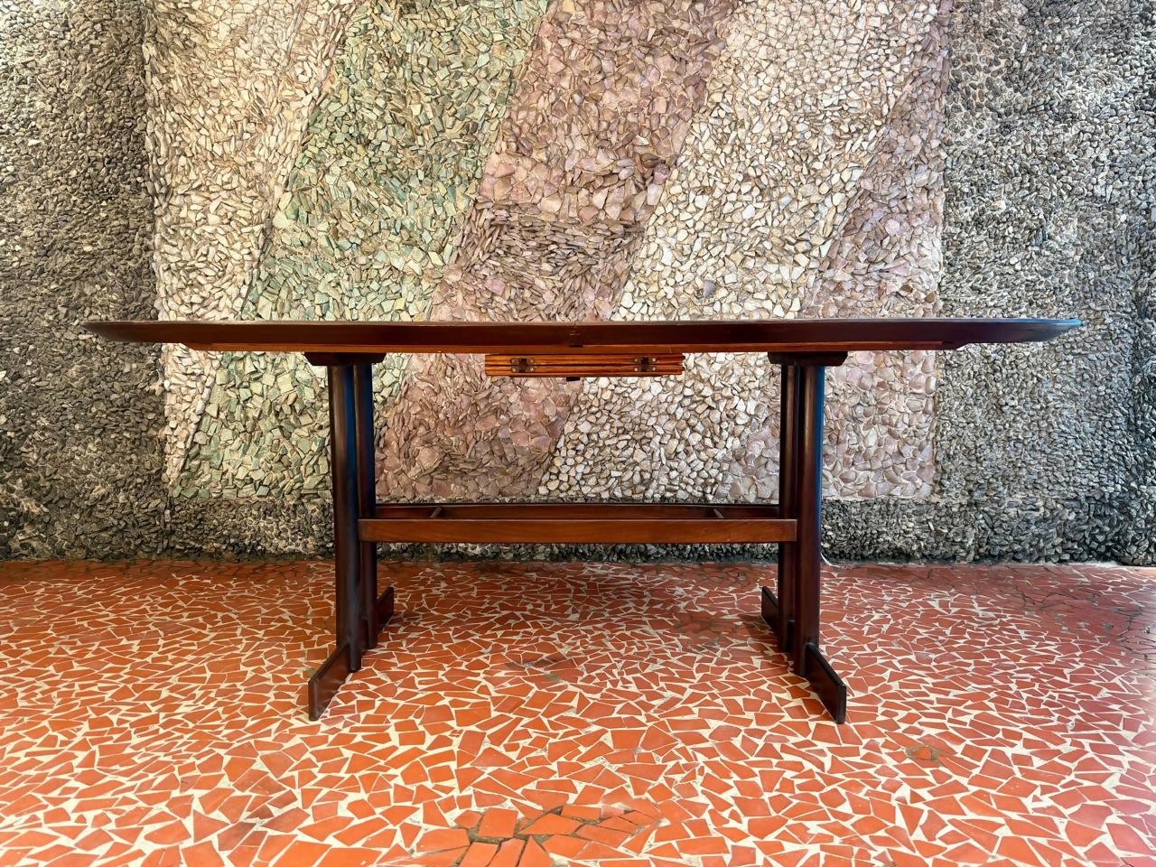 Mesa de jantar Oval Novo Rumo em Jacarandá