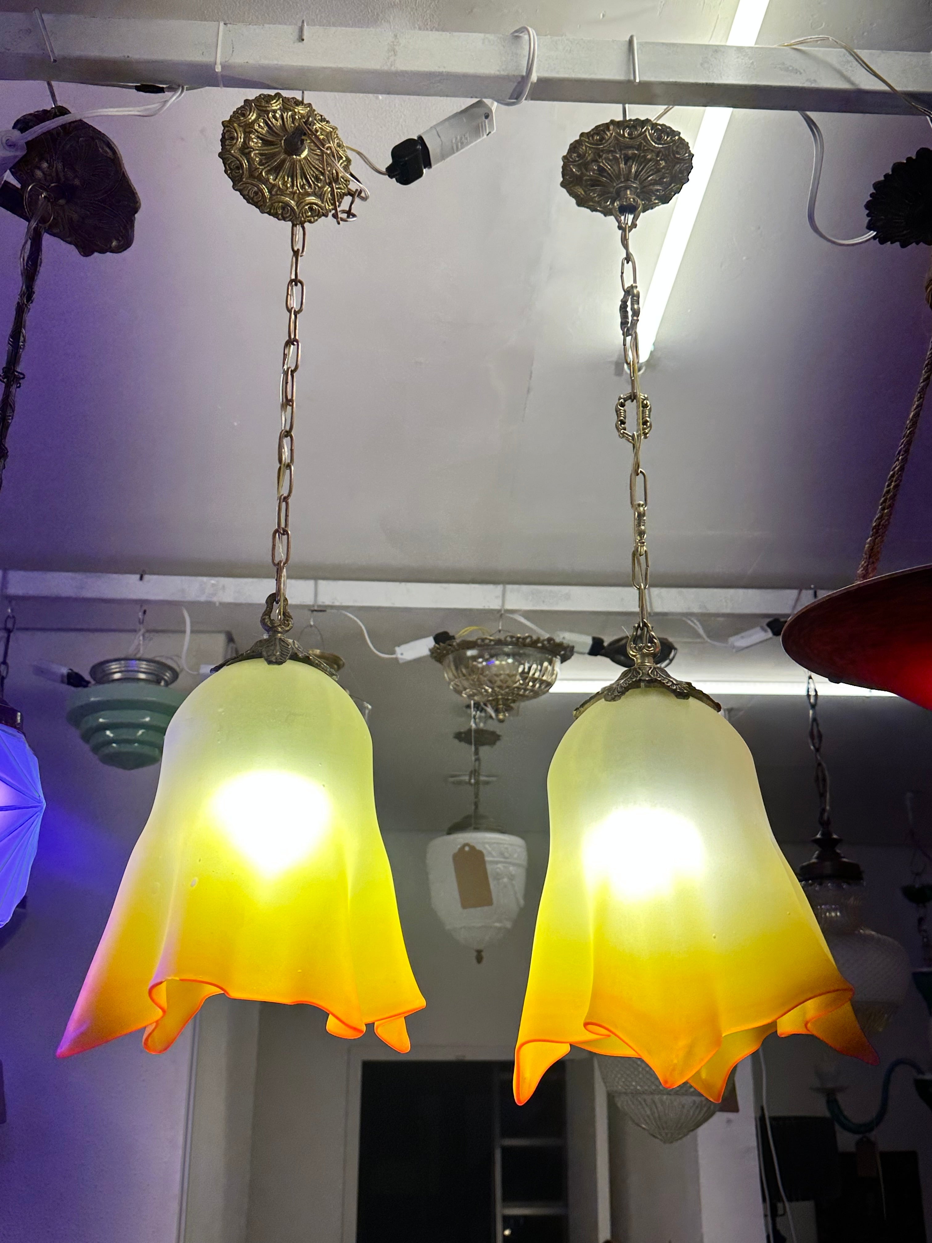 Par de lustres/pendentes vintage em vidro murano em tons de amarelo 