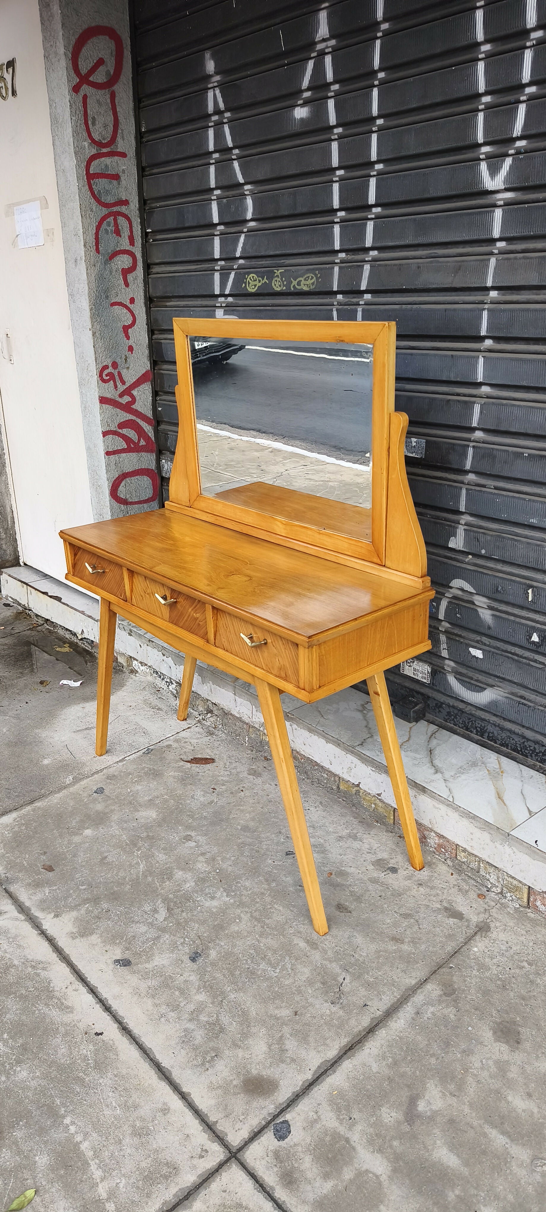 Penteadeira Pé Palito com espelho bisotado