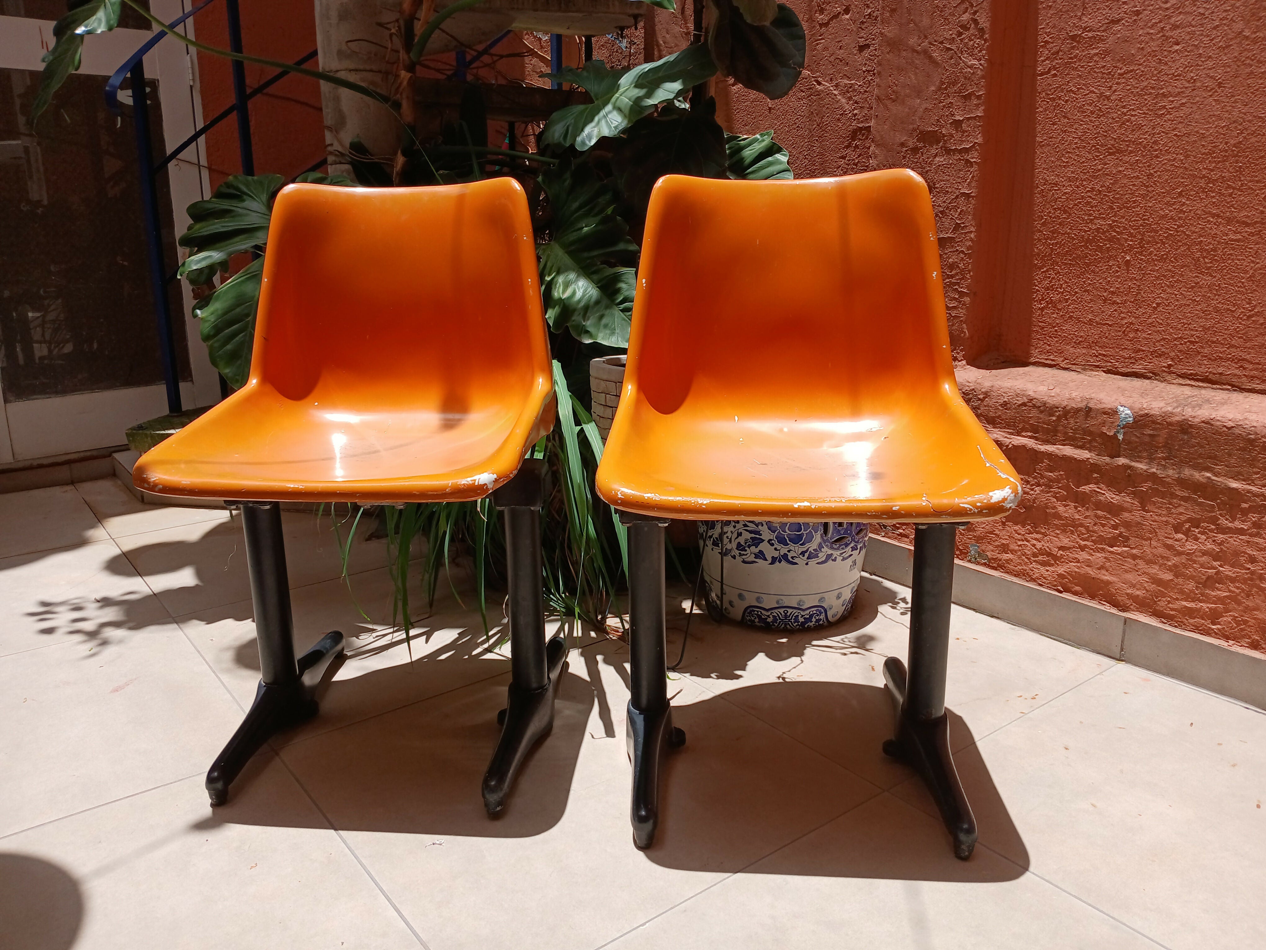 Par de cadeiras retrô laranja