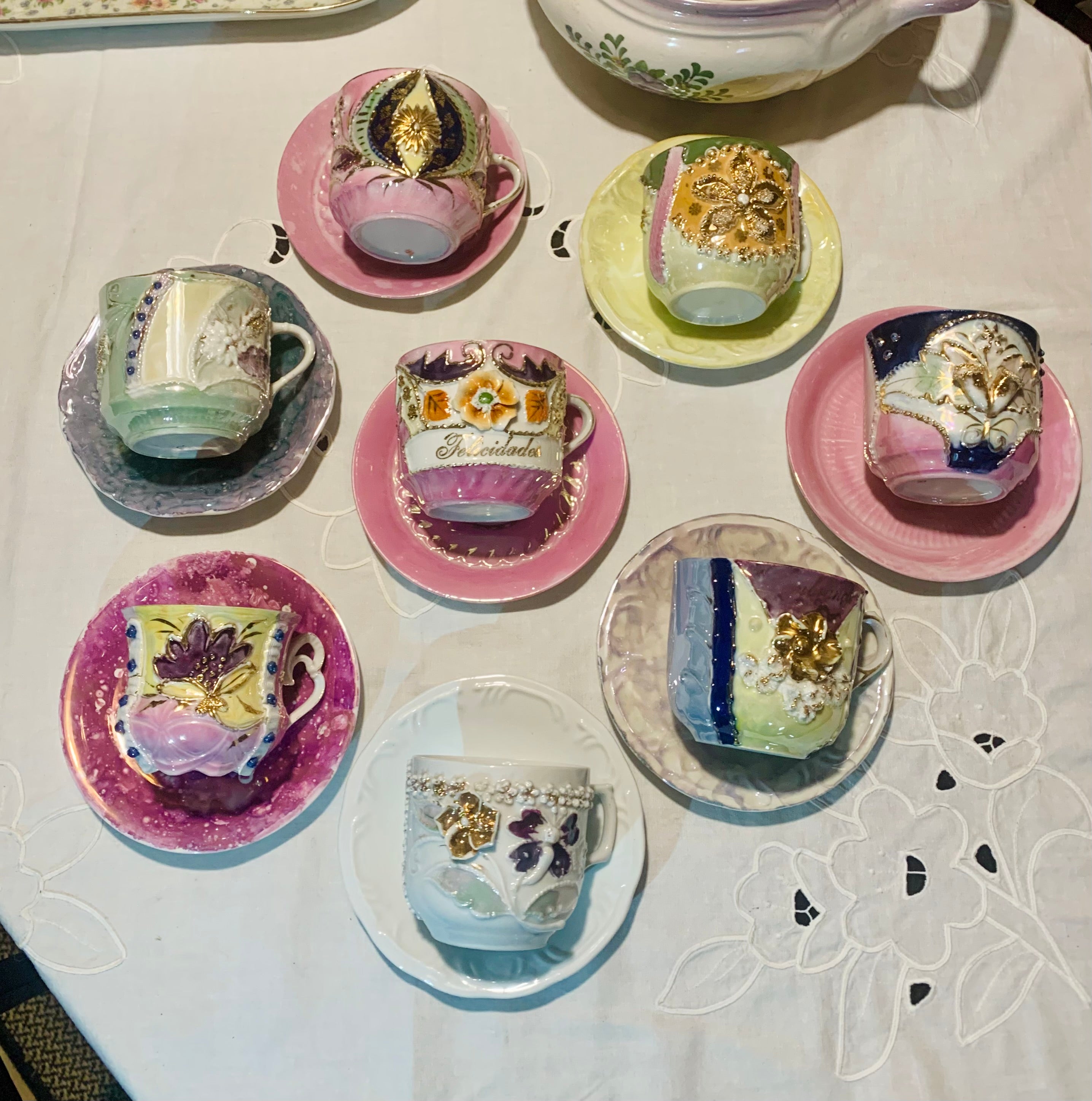 Estonteante e raríssimo jogo com 8 xícaras de chá Isabelinas fina porcelana