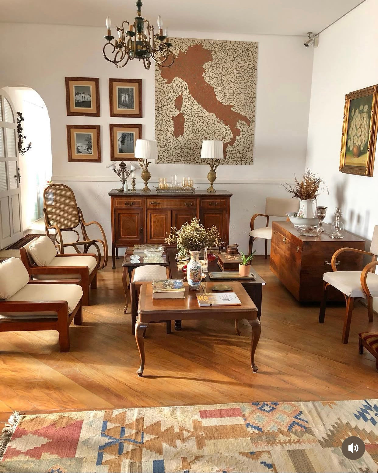 Poltronas de madeira com estofado anos 60 (valor unitário) 