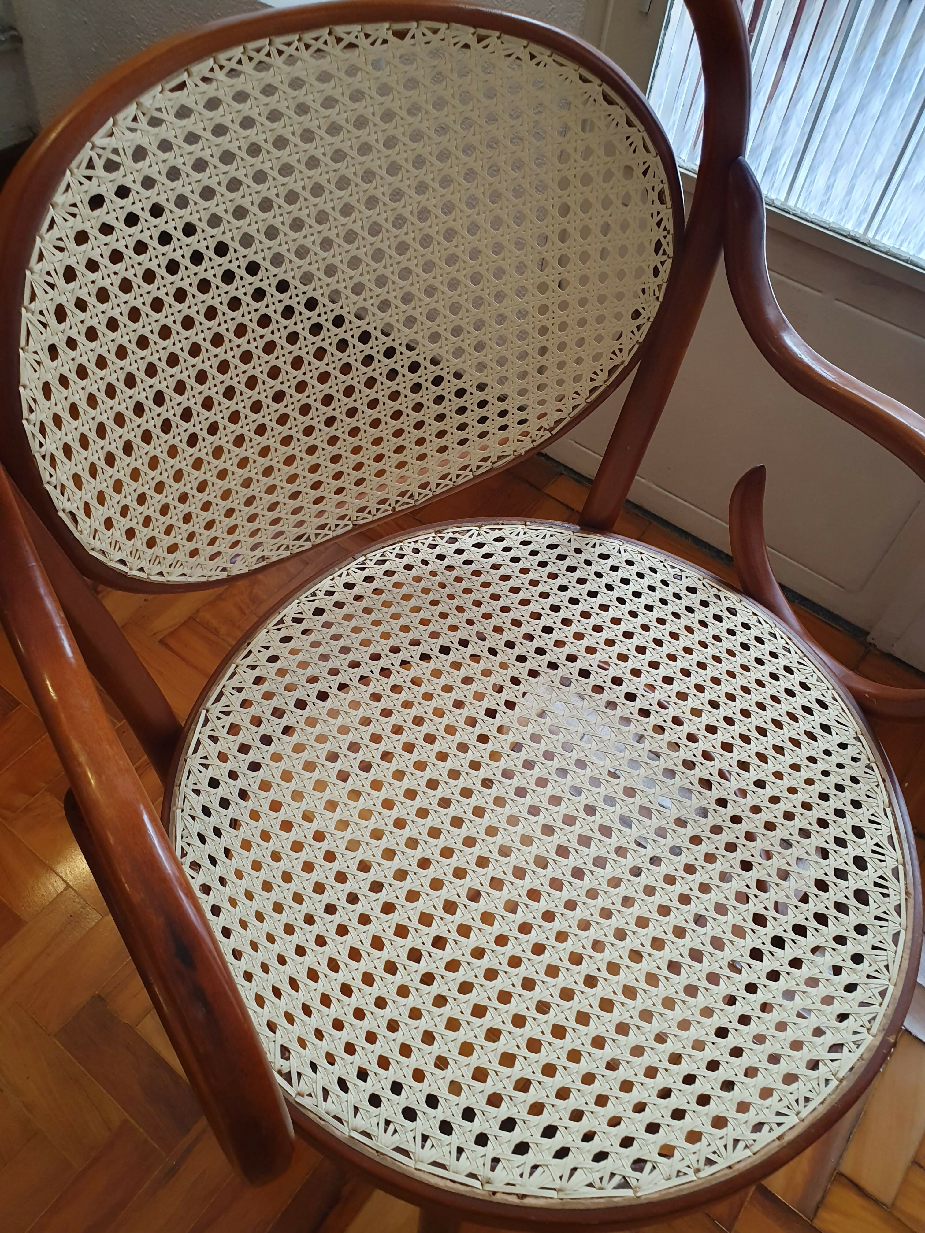 DUAS CADEIRAS THONET MODELO PANAMÁ COM BRAÇOS (valor unitário)