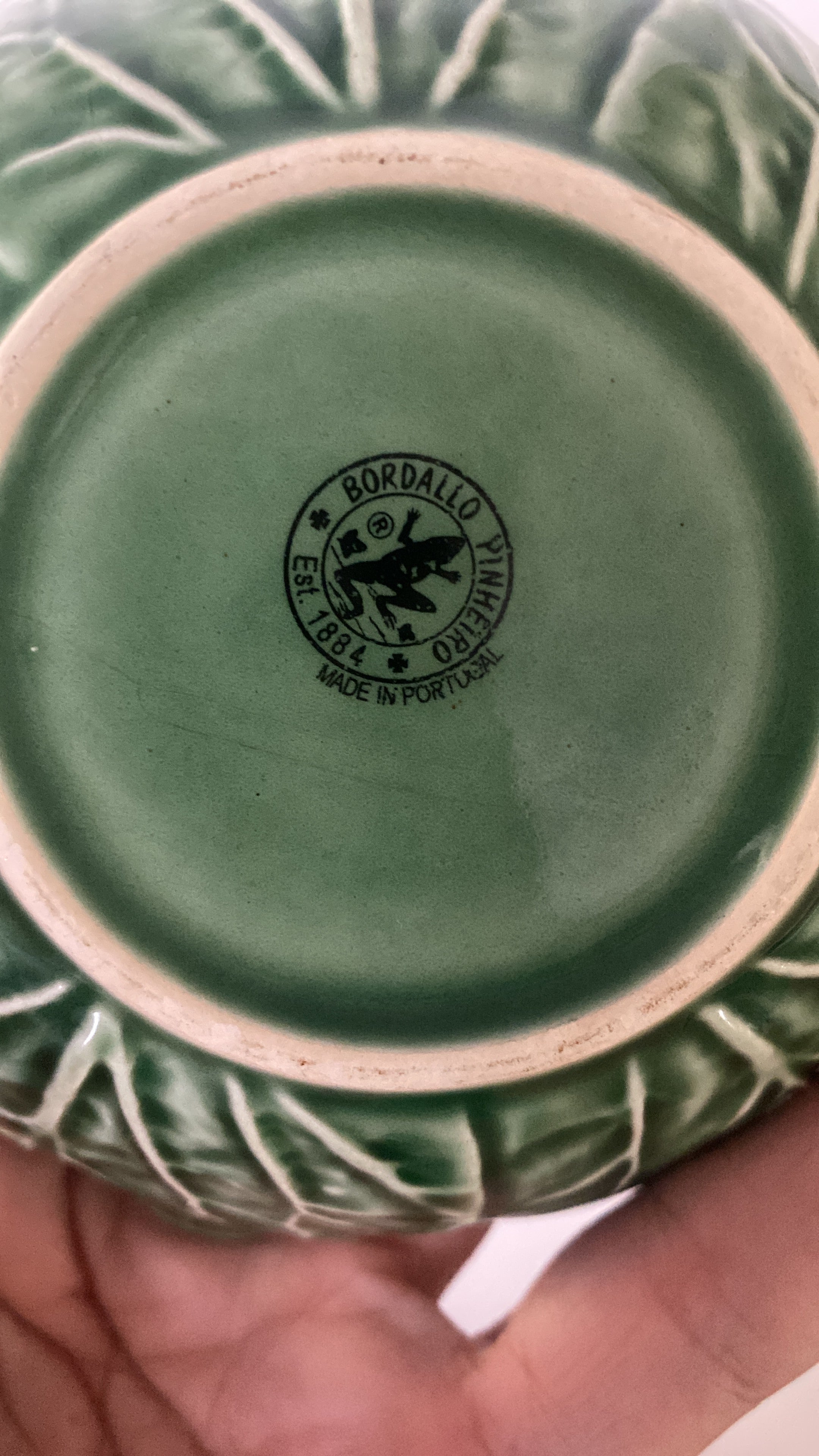 2 Pequenas Travessas / Pratos verdes Bordallo Pinheiro em forma de folhas 